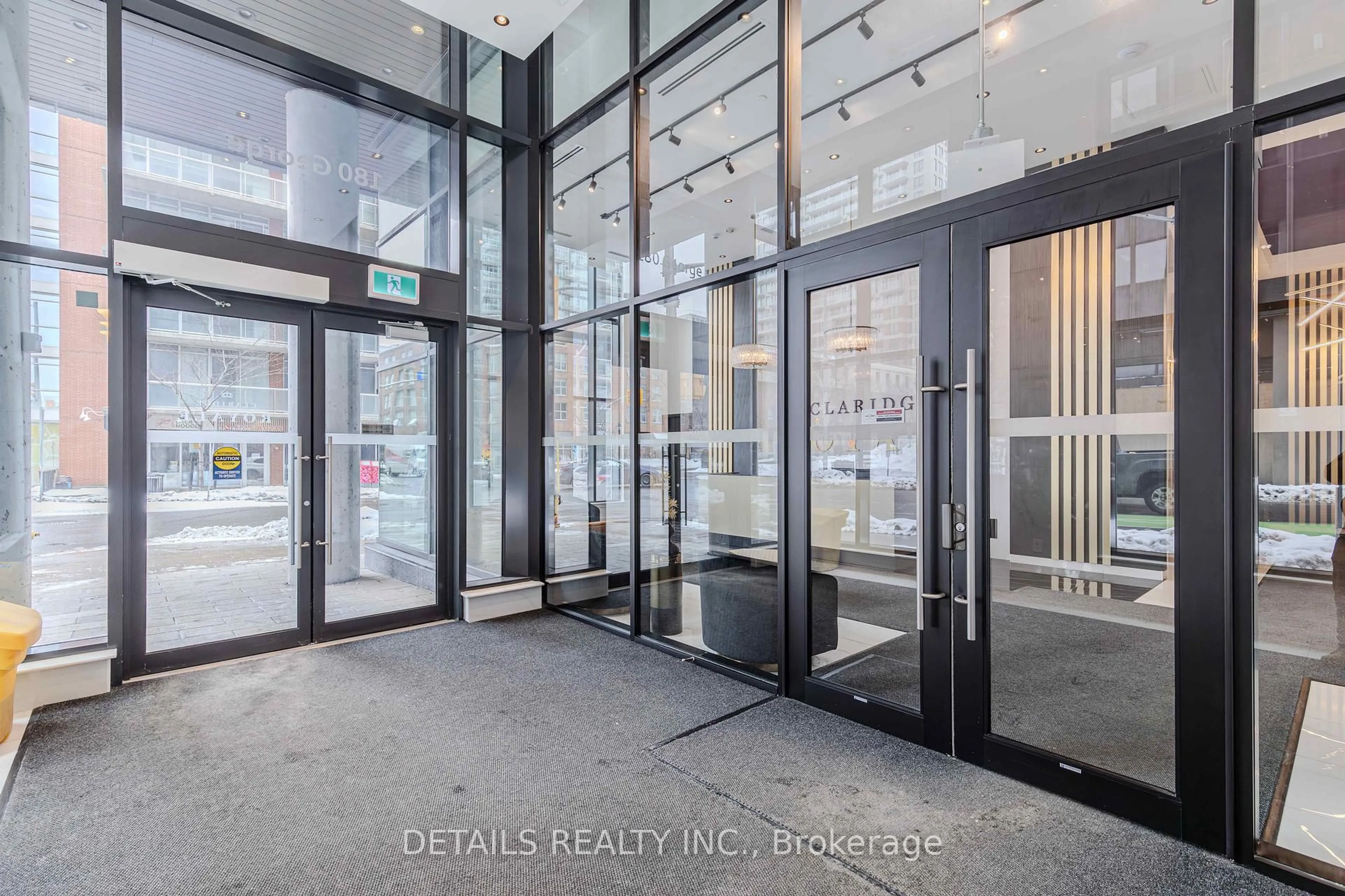Indoor foyer for 180 George St #610, Ottawa Ontario K1N 0G8
