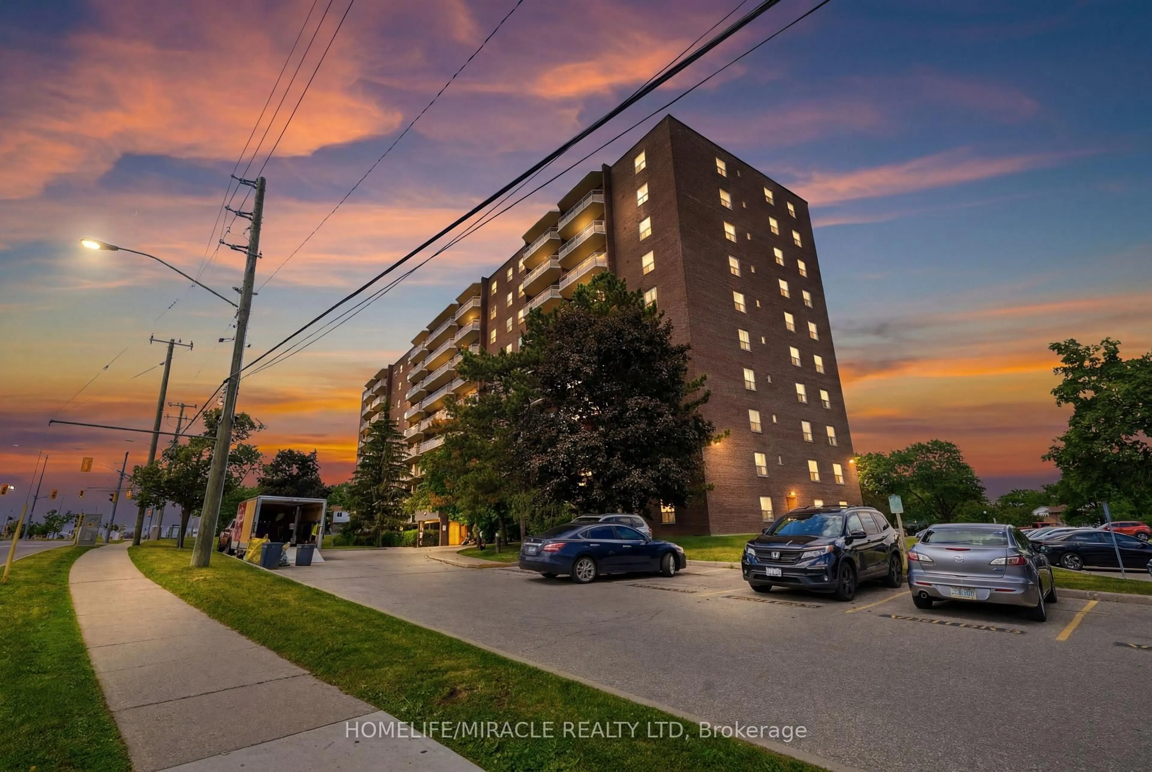 A pic from outside/outdoor area/front of a property/back of a property/a pic from drone, street for 1100 Courtland Ave #809, Kitchener Ontario N2C 2H9