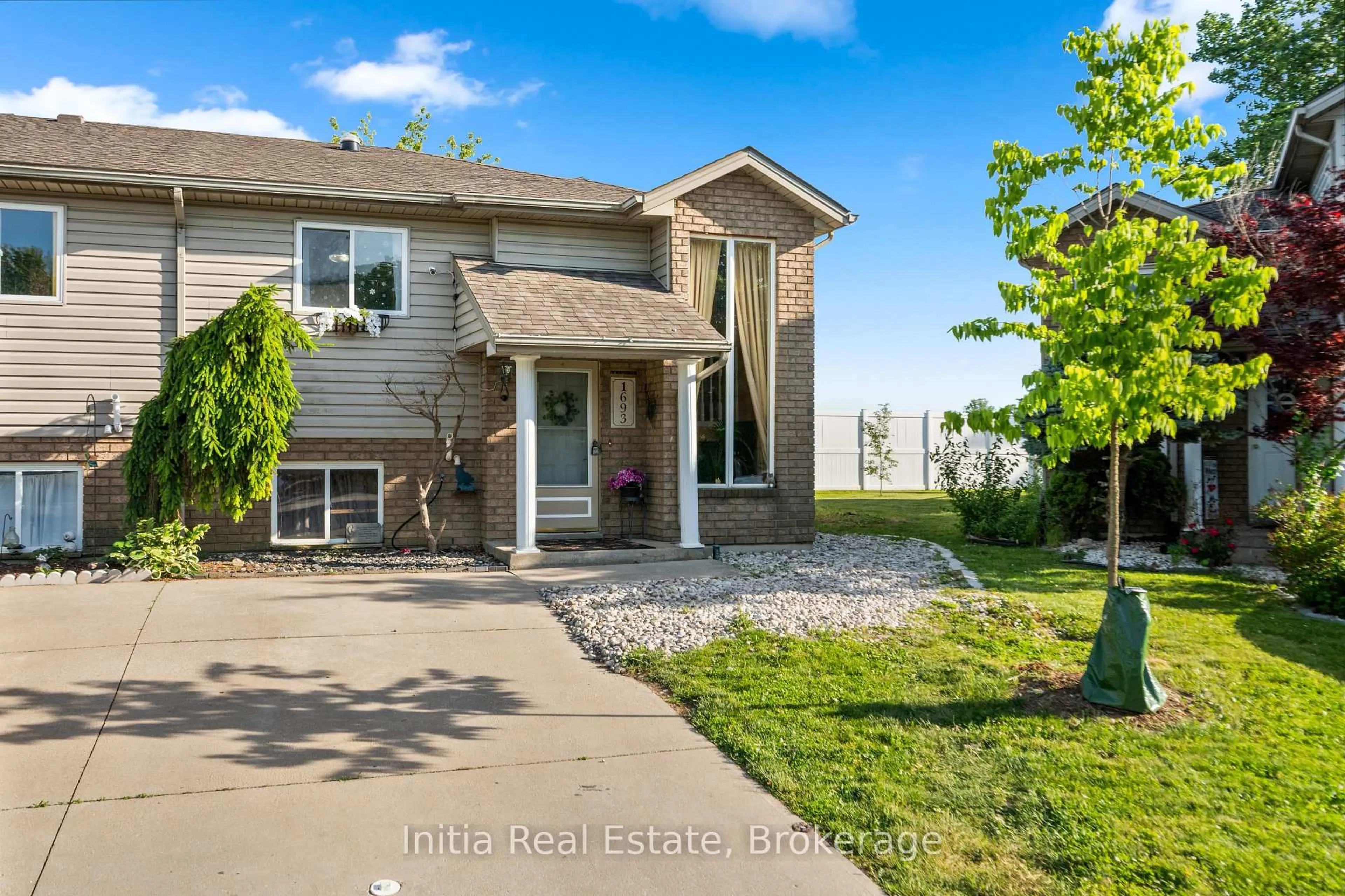 Unknown for 1693 Fieldcrest Lane, Tecumseh Ontario N8N 4Z8