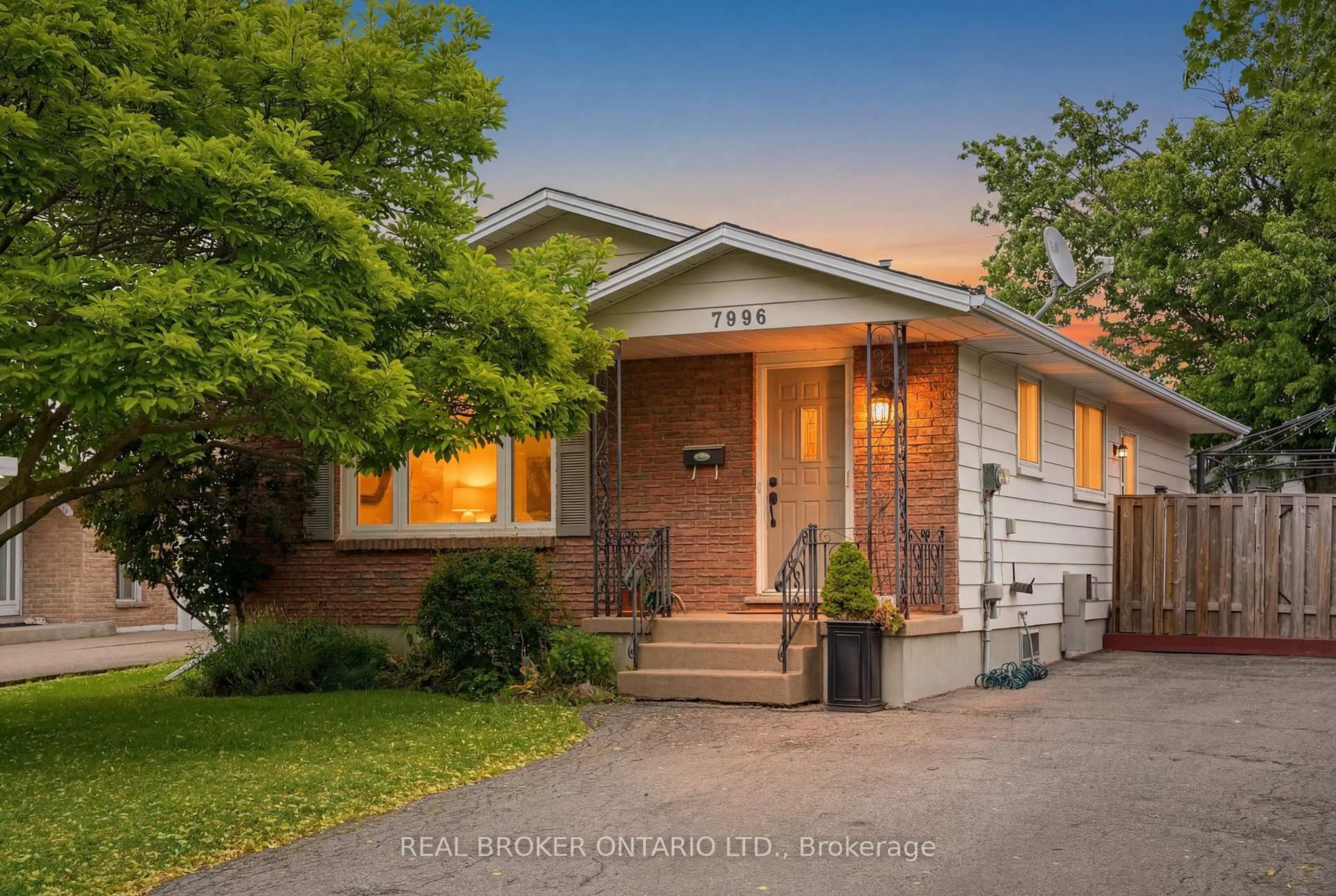 Home with brick exterior material, street for 7996 Paddock Tr, Niagara Falls Ontario L2H 1X2