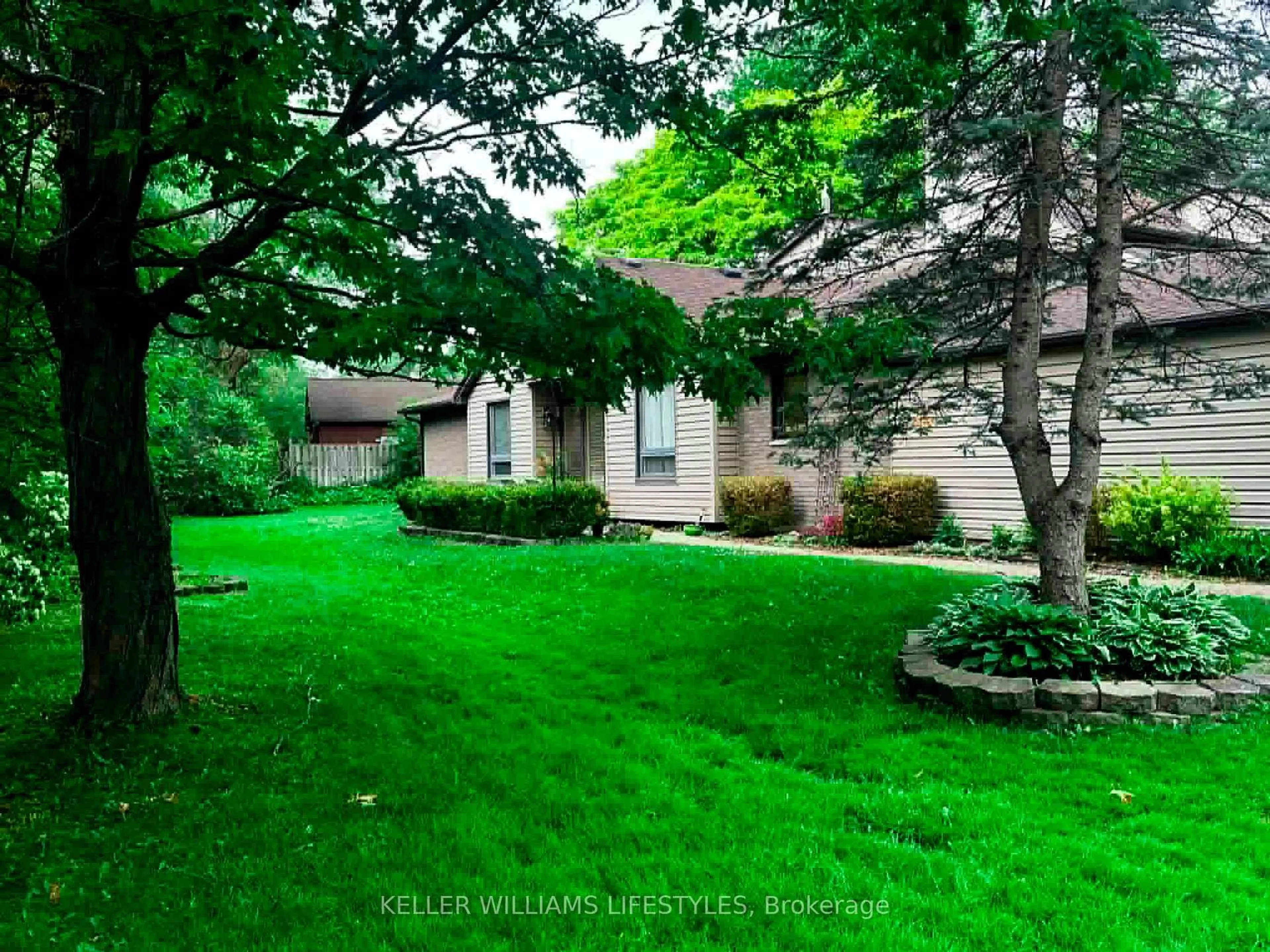 A pic from outside/outdoor area/front of a property/back of a property/a pic from drone, street for 695 Woodcrest Blvd, London South Ontario N6K 1P8