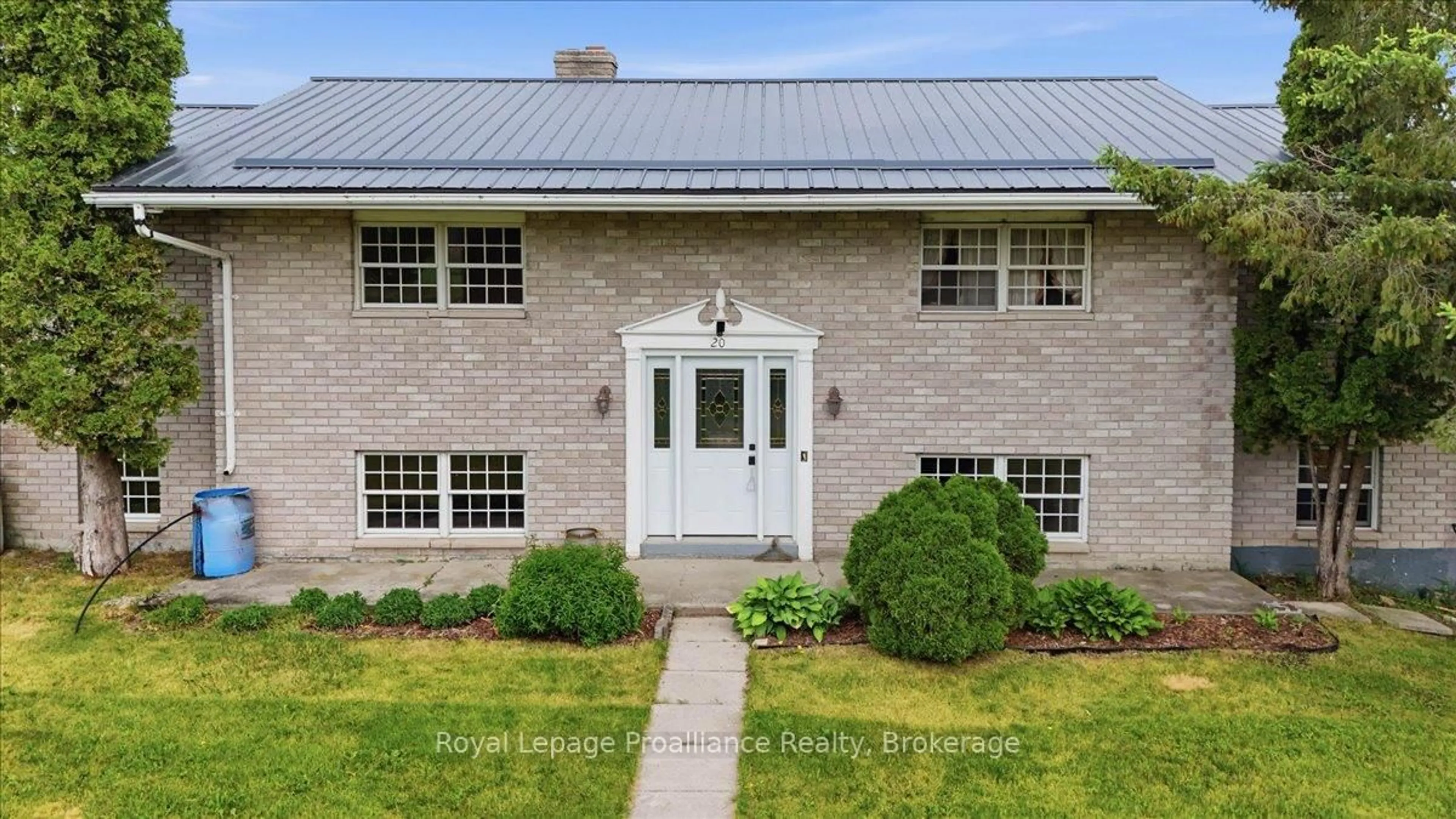 Home with brick exterior material, building for 20 Barrett Rd, Stirling Ontario K0K 3E0
