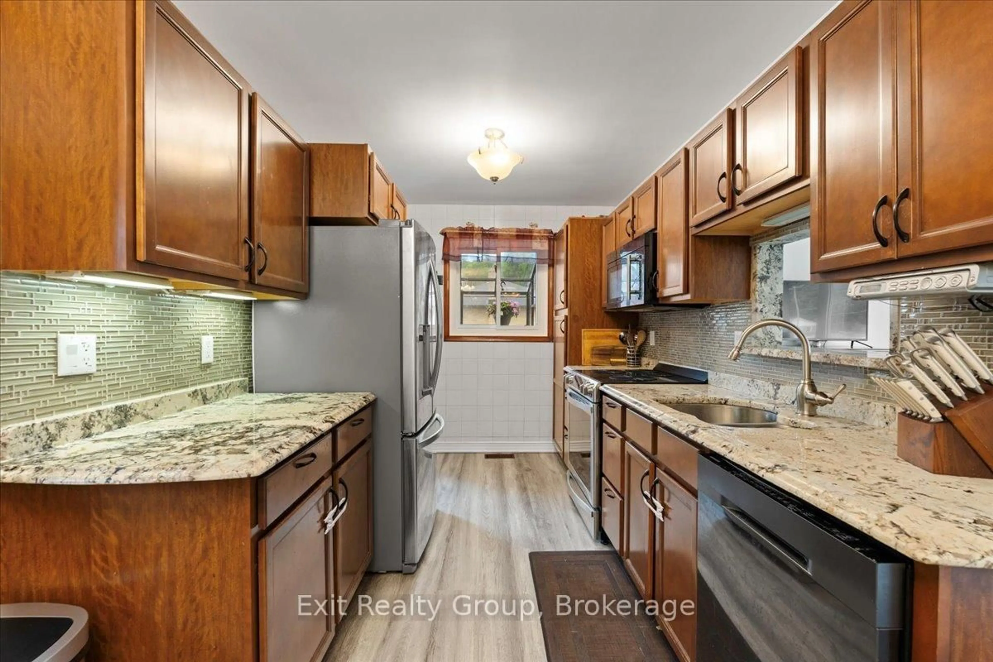 Standard kitchen, unknown for 29 Barry Rd, Quinte West Ontario K8V 0M3