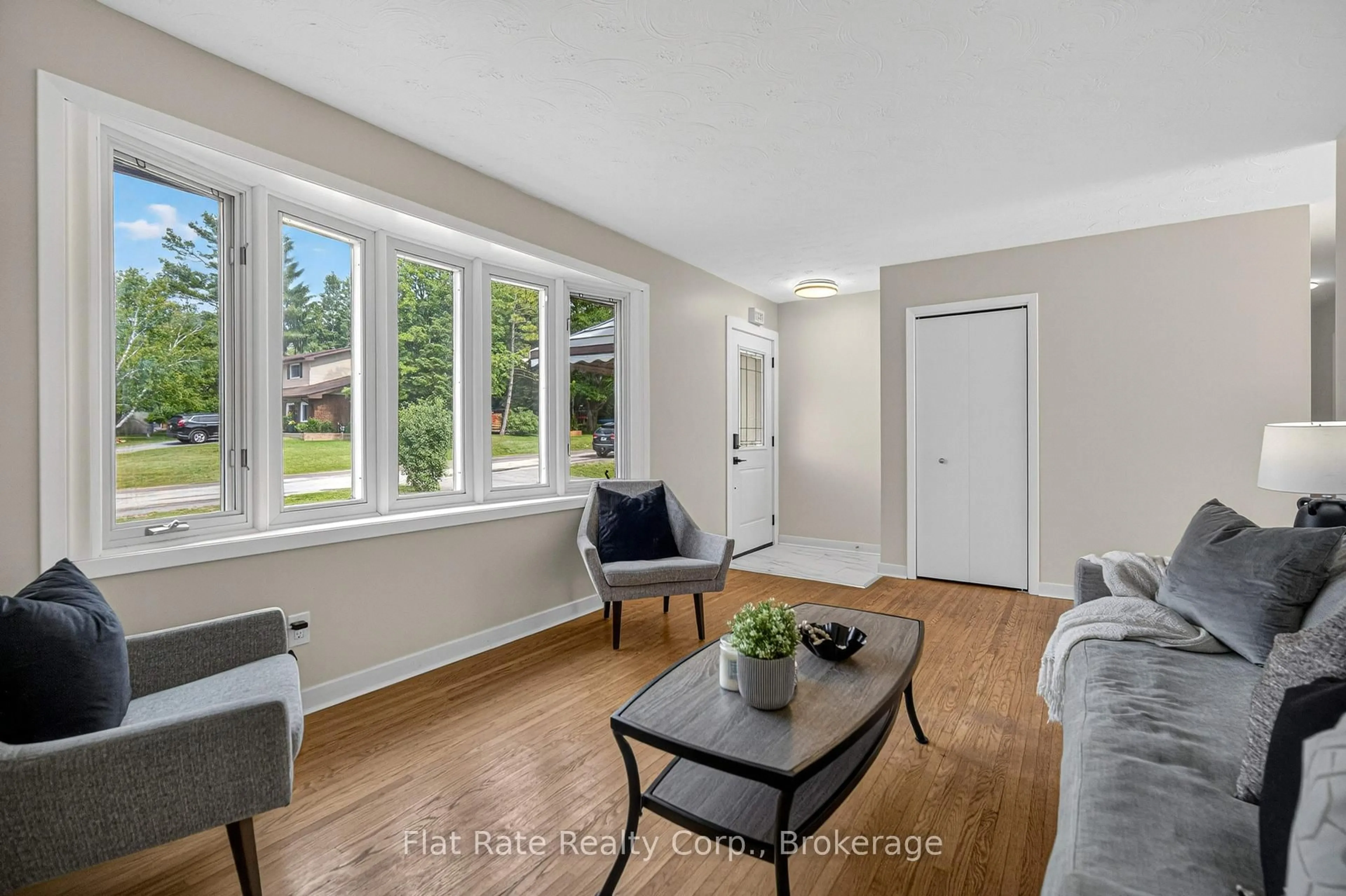 Living room with furniture, unknown for 1268 BEAVIS Blvd, Selwyn Ontario K0L 1H0