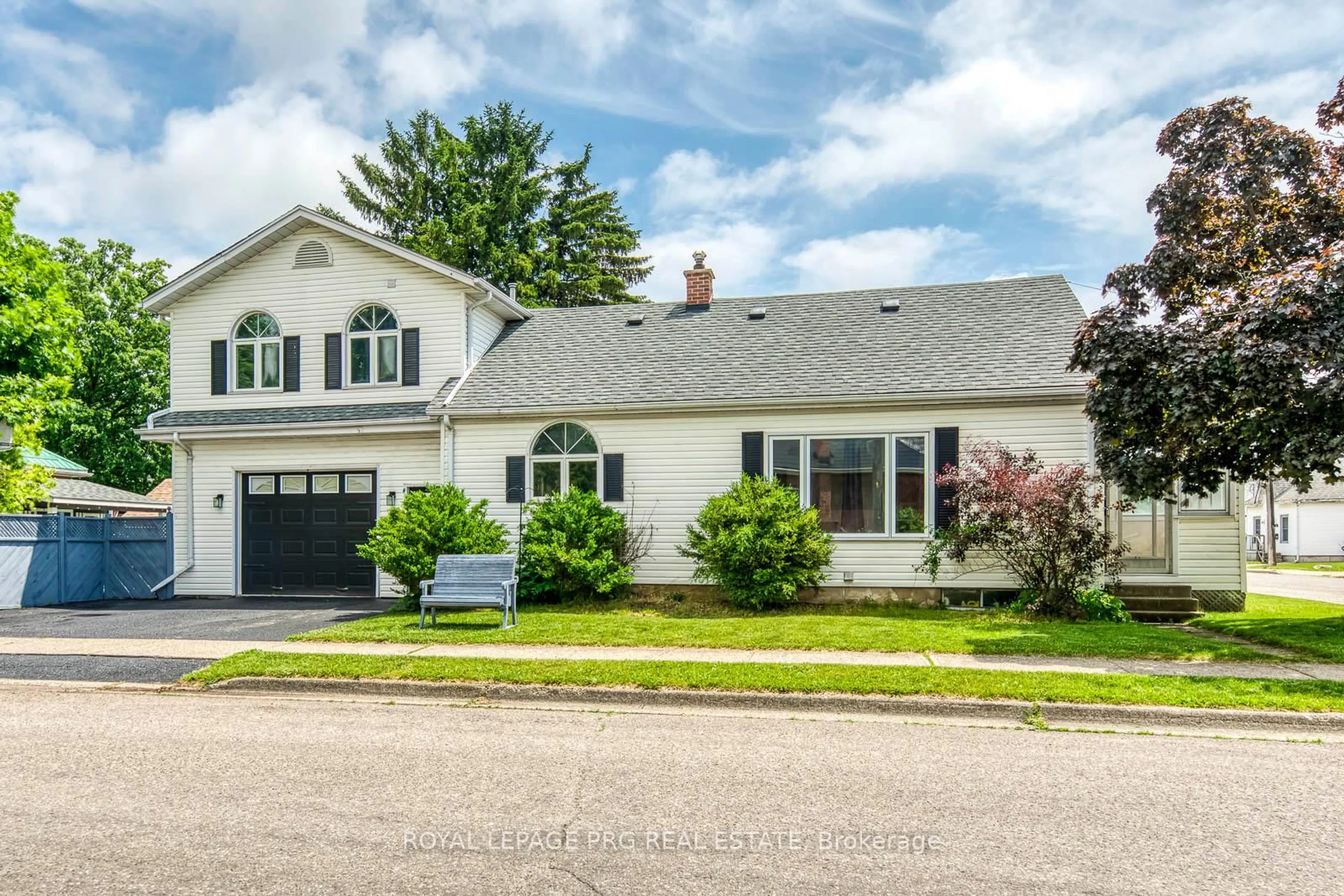 Home with vinyl exterior material, street for 54 Walter St, Brantford Ontario N3S 1N8