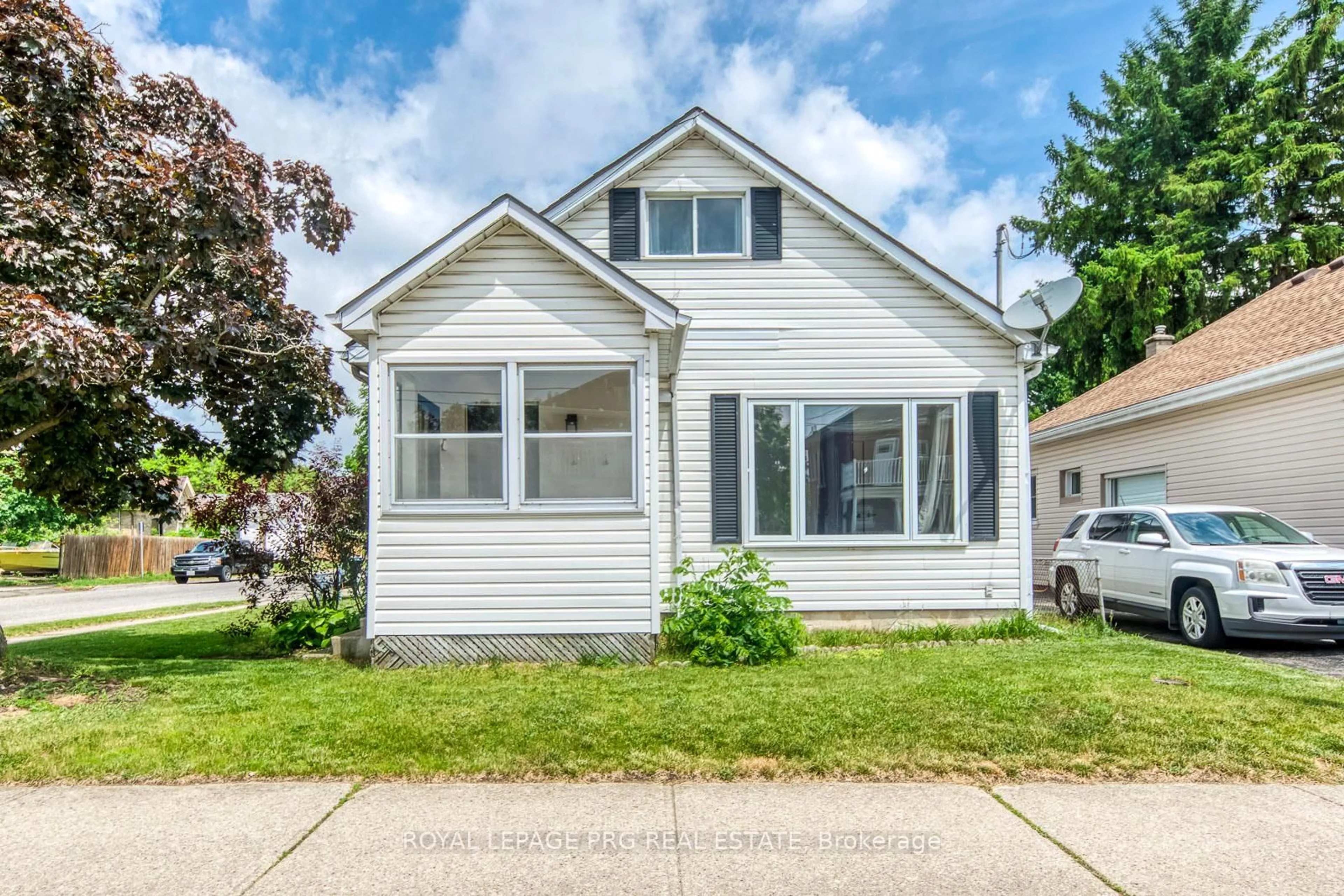 Home with vinyl exterior material, street for 54 Walter St, Brantford Ontario N3S 1N8