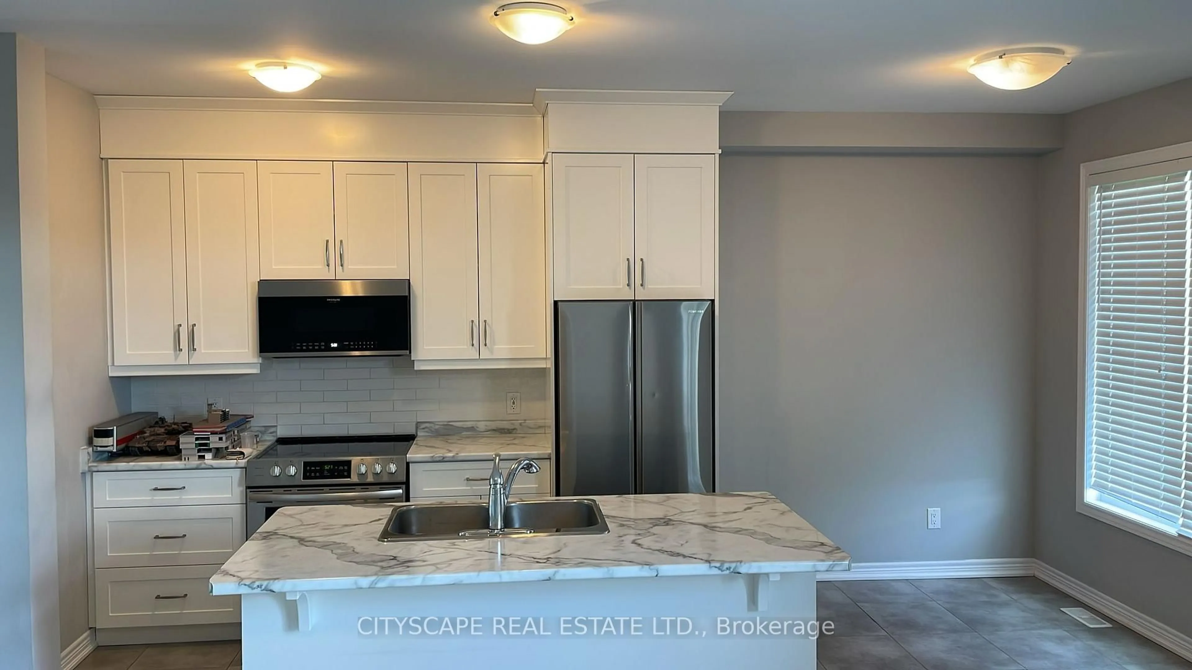 Standard kitchen, unknown for 27 Lamb Cres, Thorold Ontario L2V 0G8