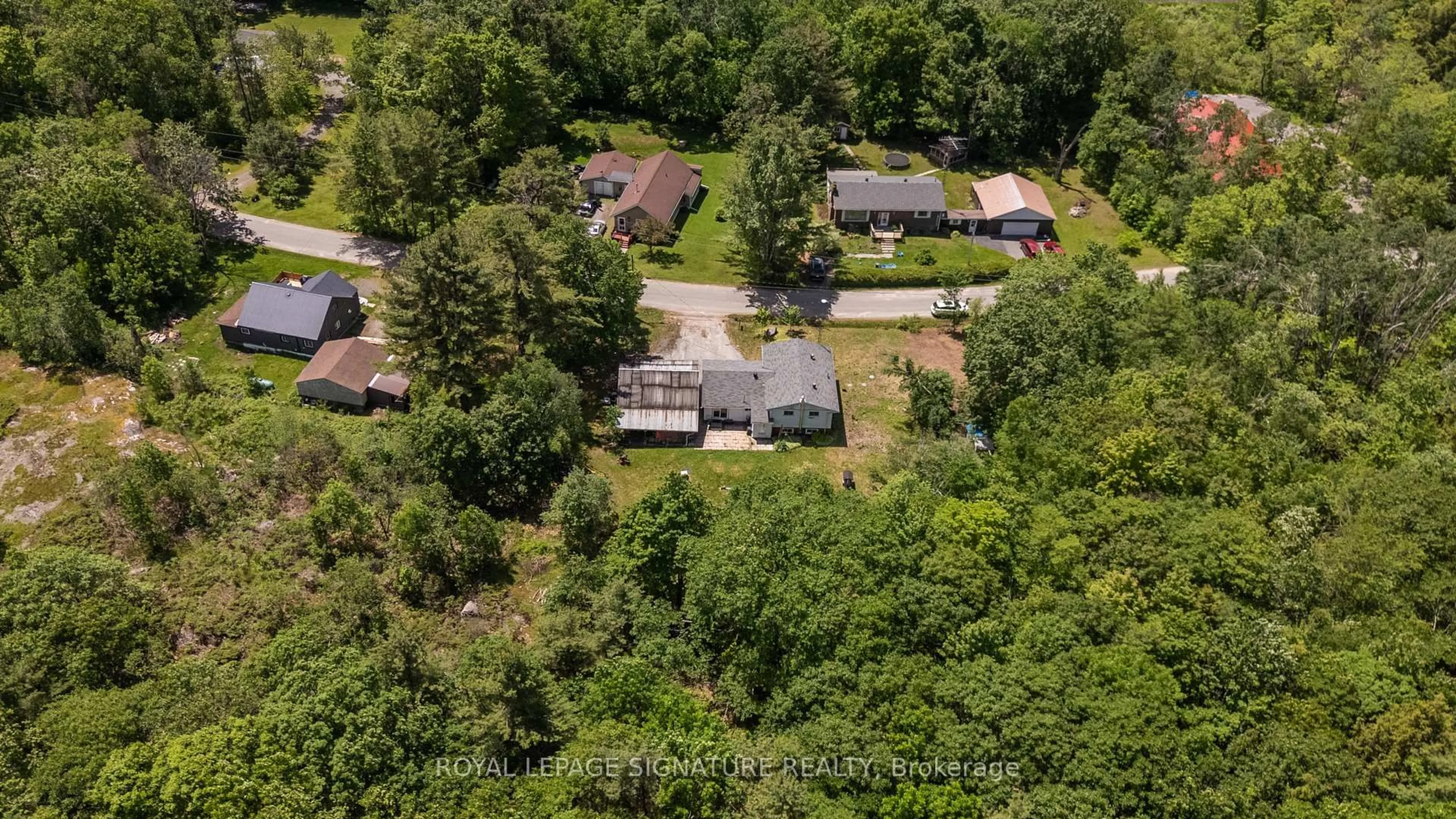 A pic from outside/outdoor area/front of a property/back of a property/a pic from drone, unknown for 1034 Buckeye Rd, Muskoka Lakes Ontario P0C 1H0