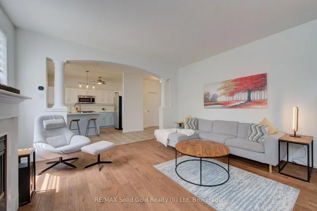 729 Keats Way, Waterloo 4