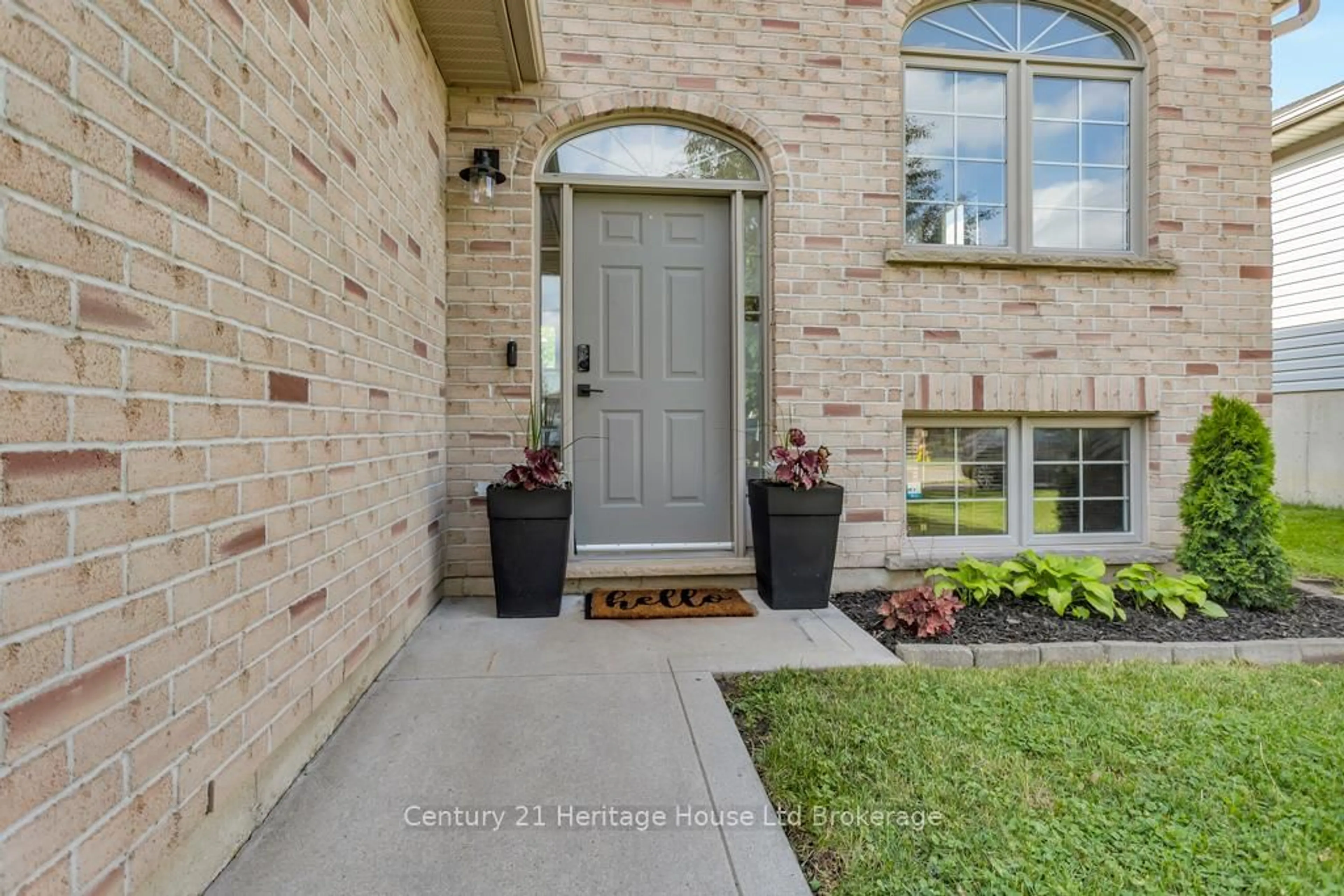 Unknown for 14 Herford St, Tillsonburg Ontario N4G 4V2