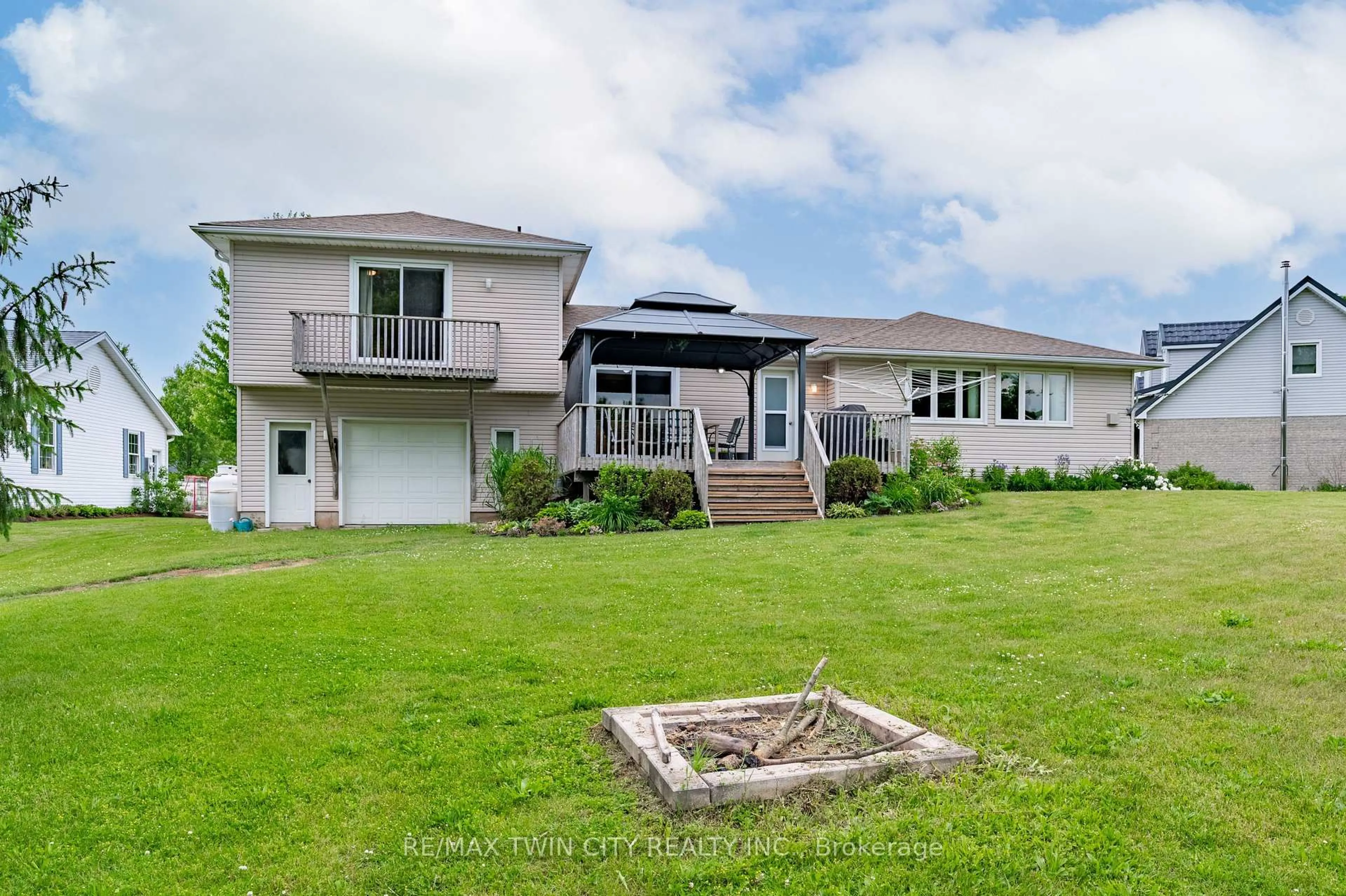 A pic from outside/outdoor area/front of a property/back of a property/a pic from drone, unknown for 2069 WENDELL Crt, Perth East Ontario N0B 2T0