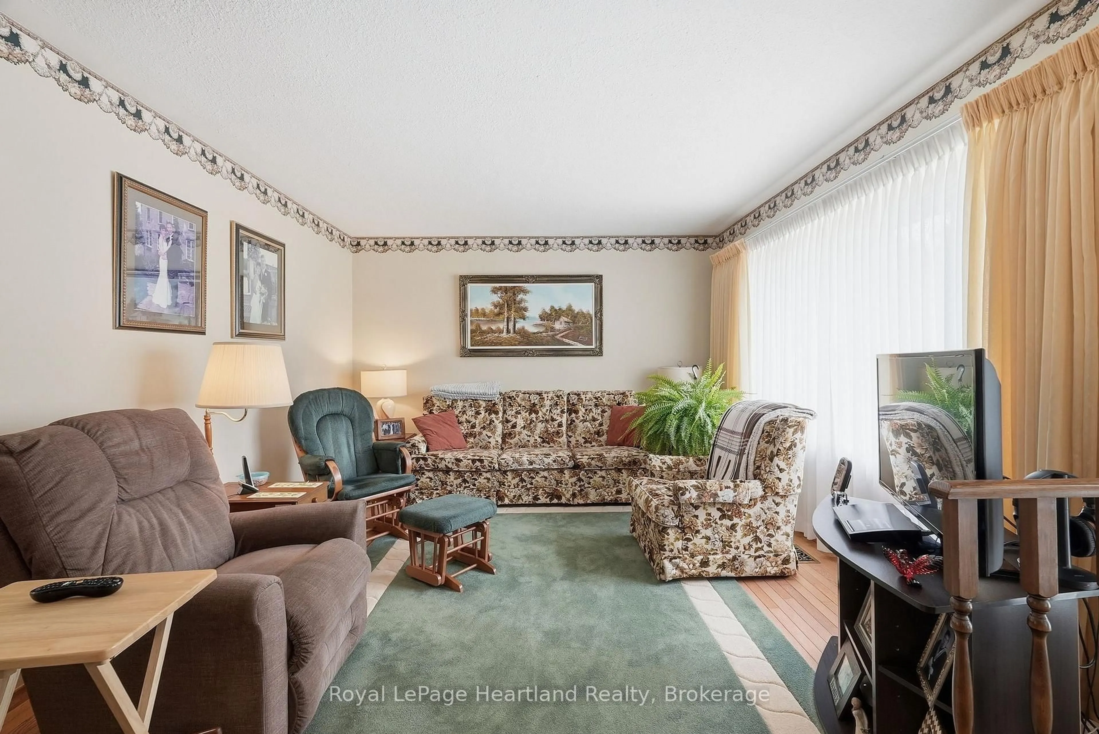 Living room with furniture, unknown for 265 Thomas St, Brockton Ontario N0G 2V0