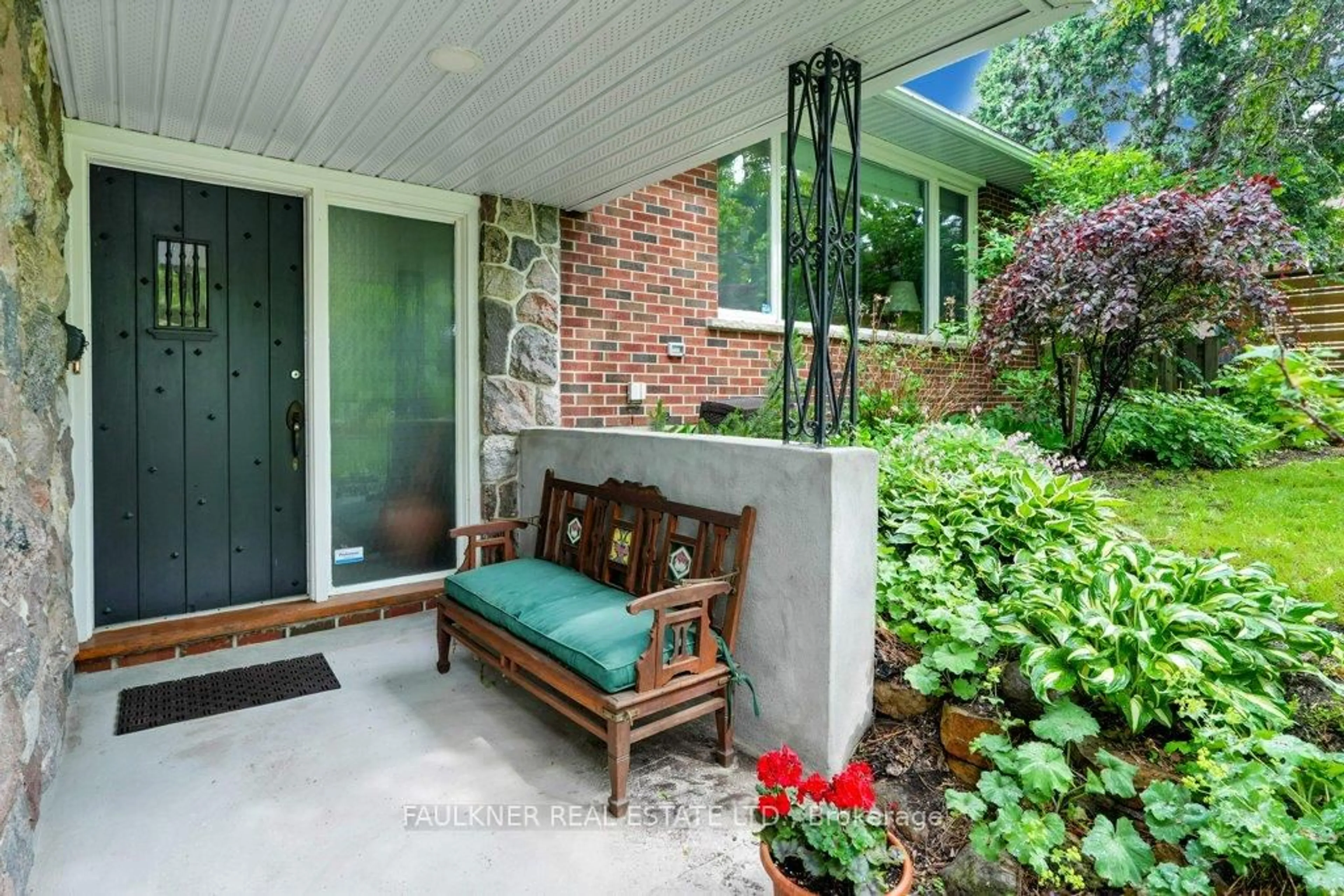 Unknown for 2229 Mcquaig St, Ottawa Ontario K1H 7N8