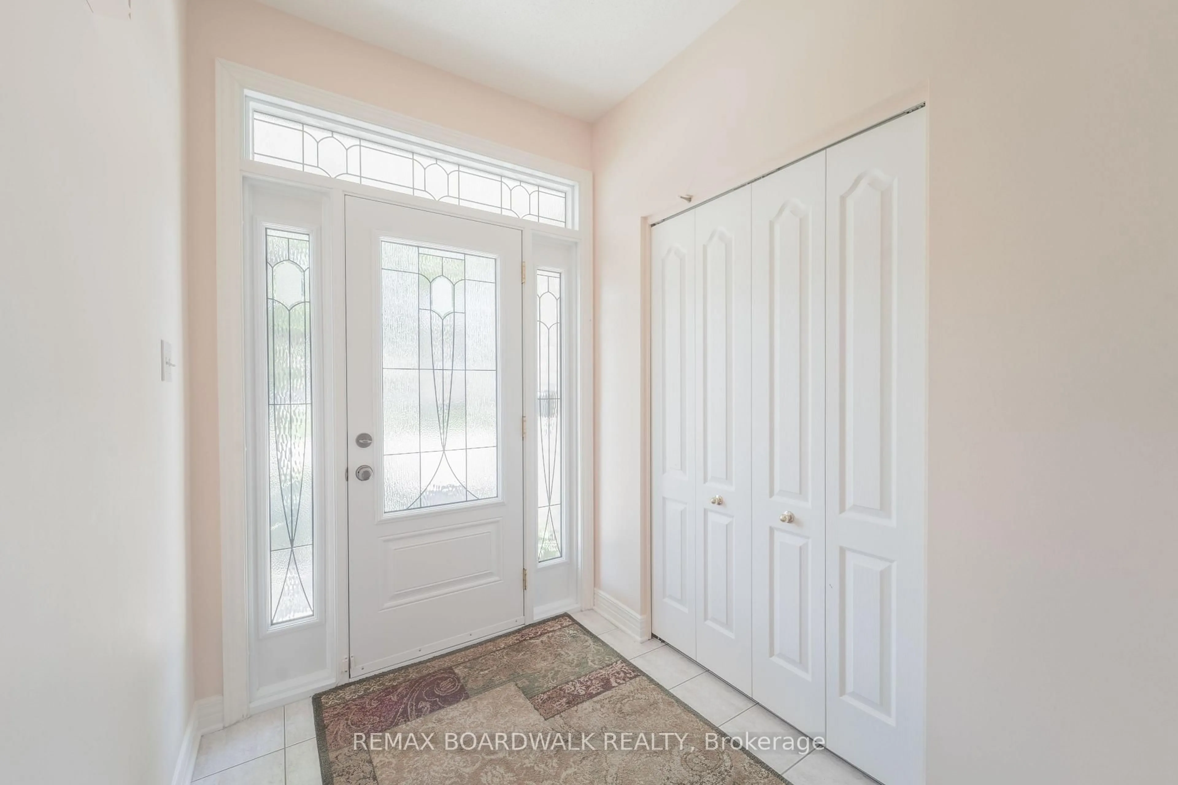 Indoor entryway for 57 Mattawa Cres, Ottawa Ontario K2M 2E8