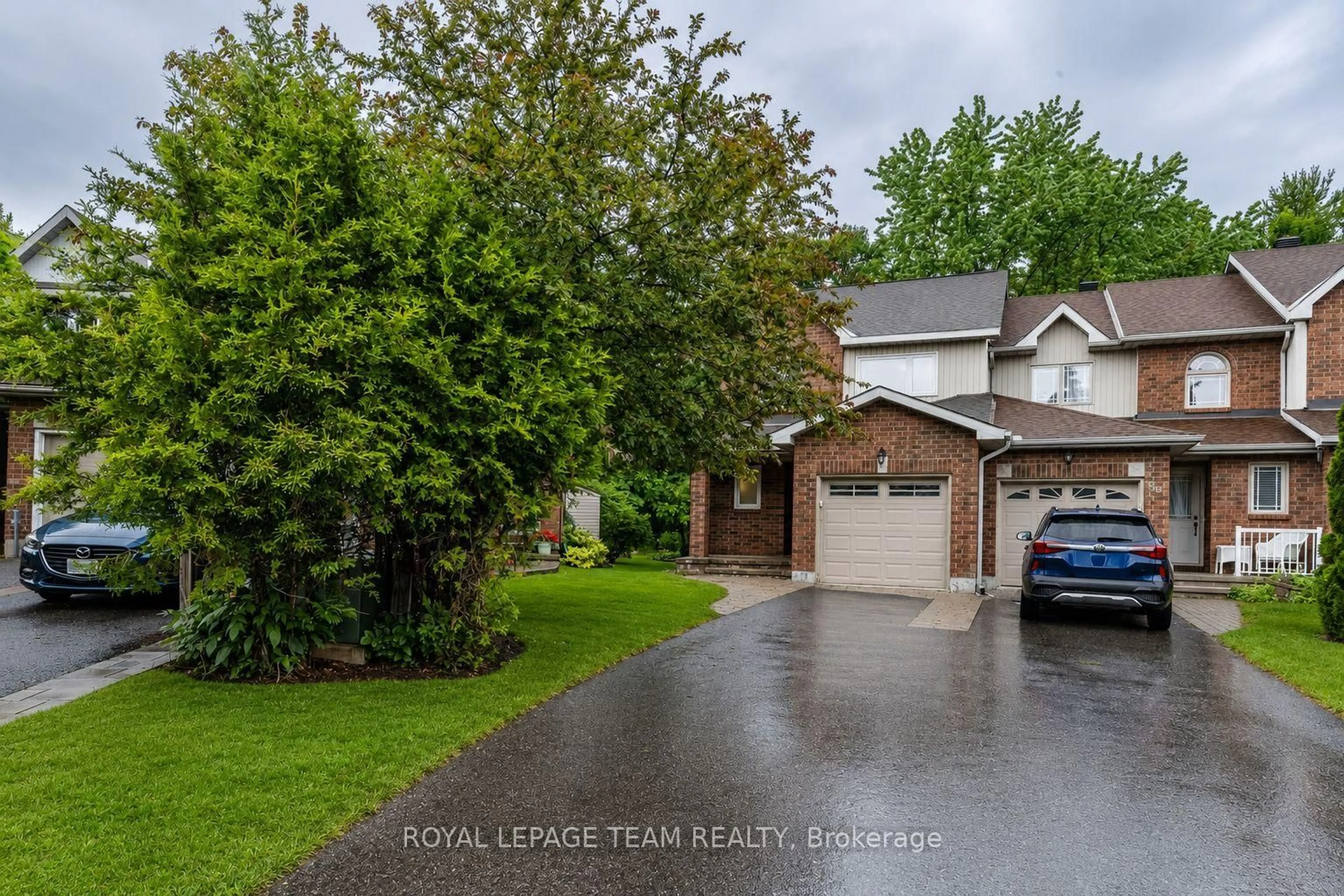 A pic from outside/outdoor area/front of a property/back of a property/a pic from drone, street for 90 Blackdome Cres, Ottawa Ontario K2T 1B1