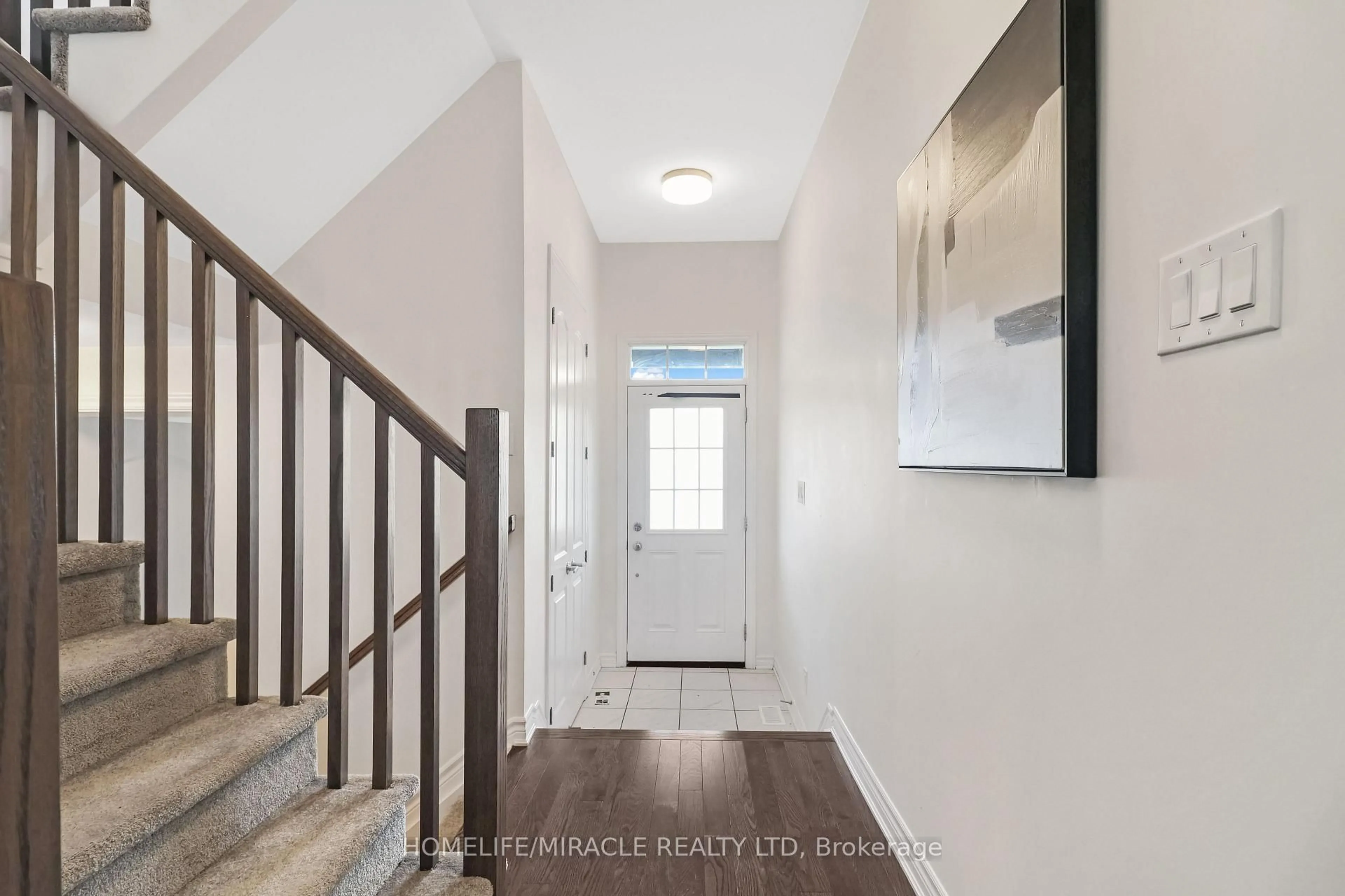 Indoor entryway for 9 Tolchaco Crt, Ottawa Ontario K2J 6V7