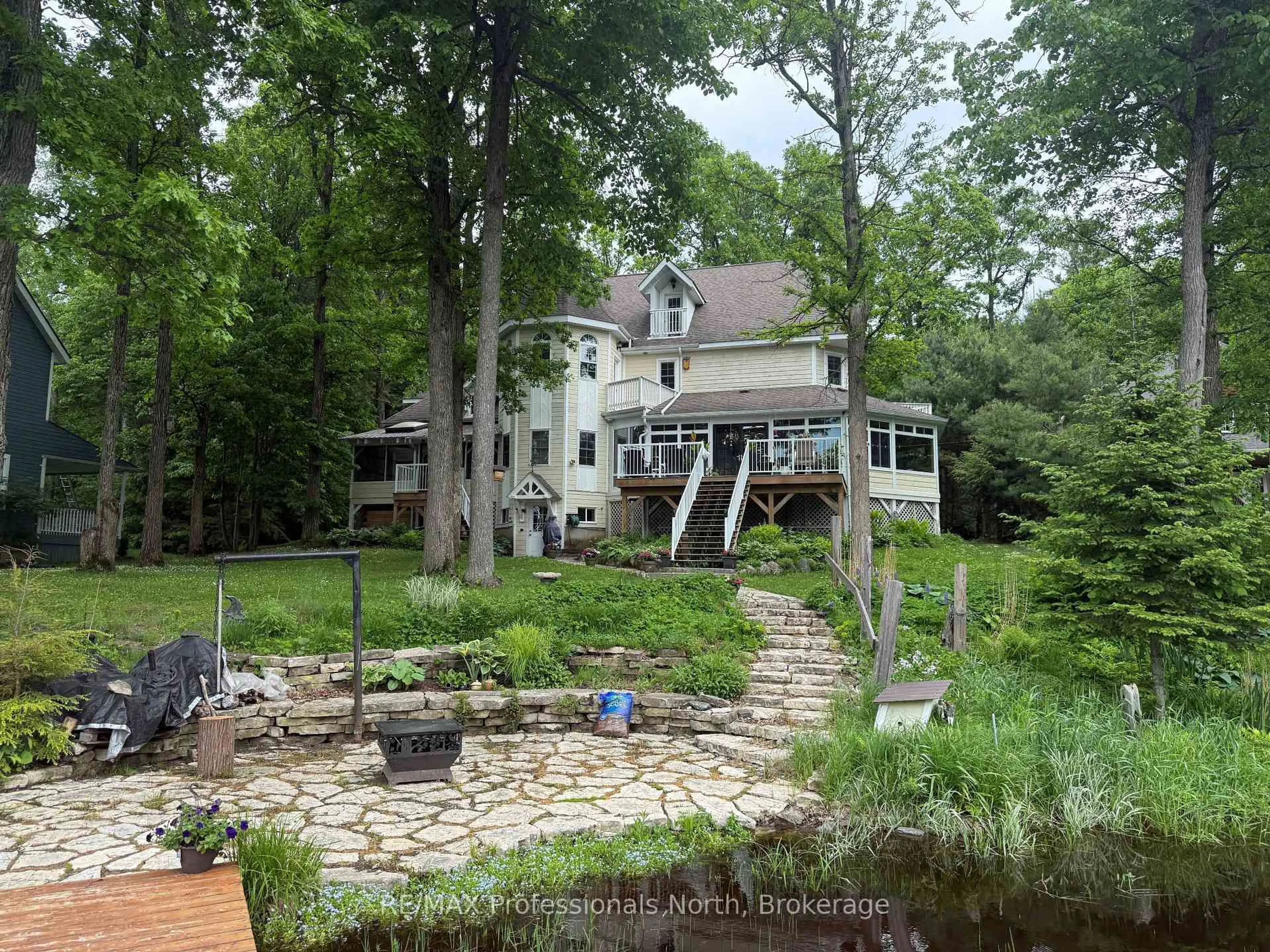 A pic from outside/outdoor area/front of a property/back of a property/a pic from drone, water/lake/river/ocean view for 22 Knowles Cres, Seguin Ontario P0C 1J0