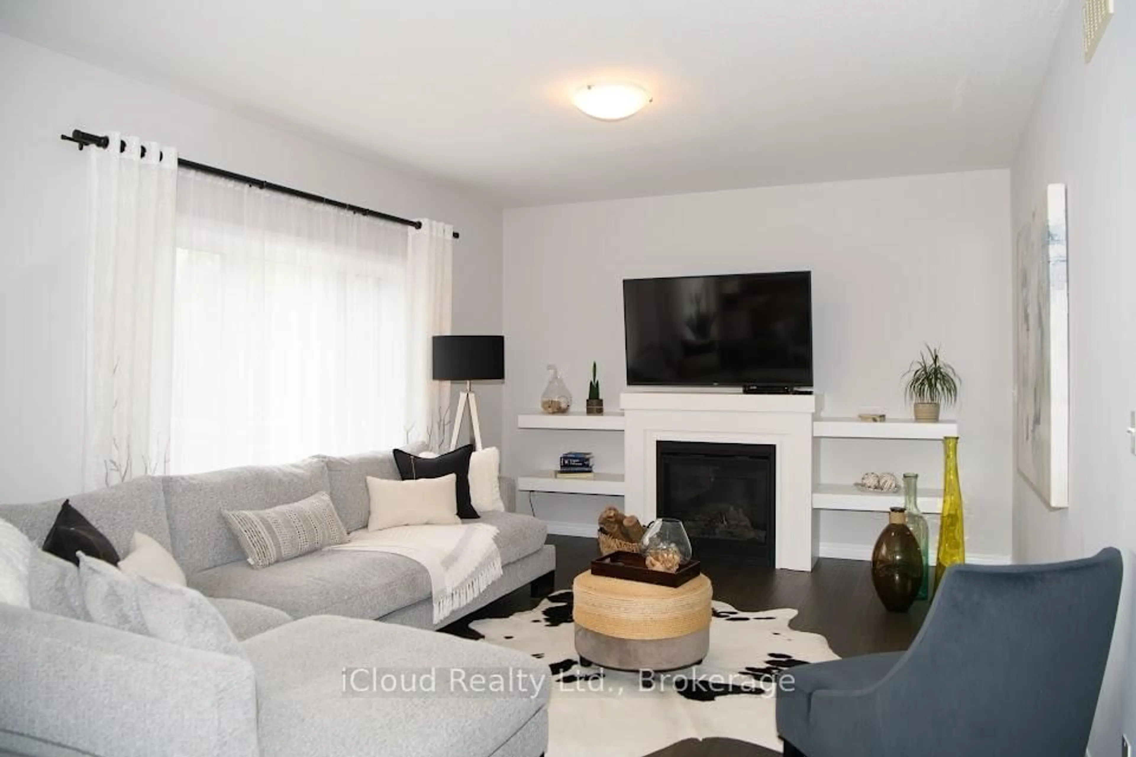 Living room with furniture, unknown for 264 Blair Creek Dr, Kitchener Ontario N2P 0G3