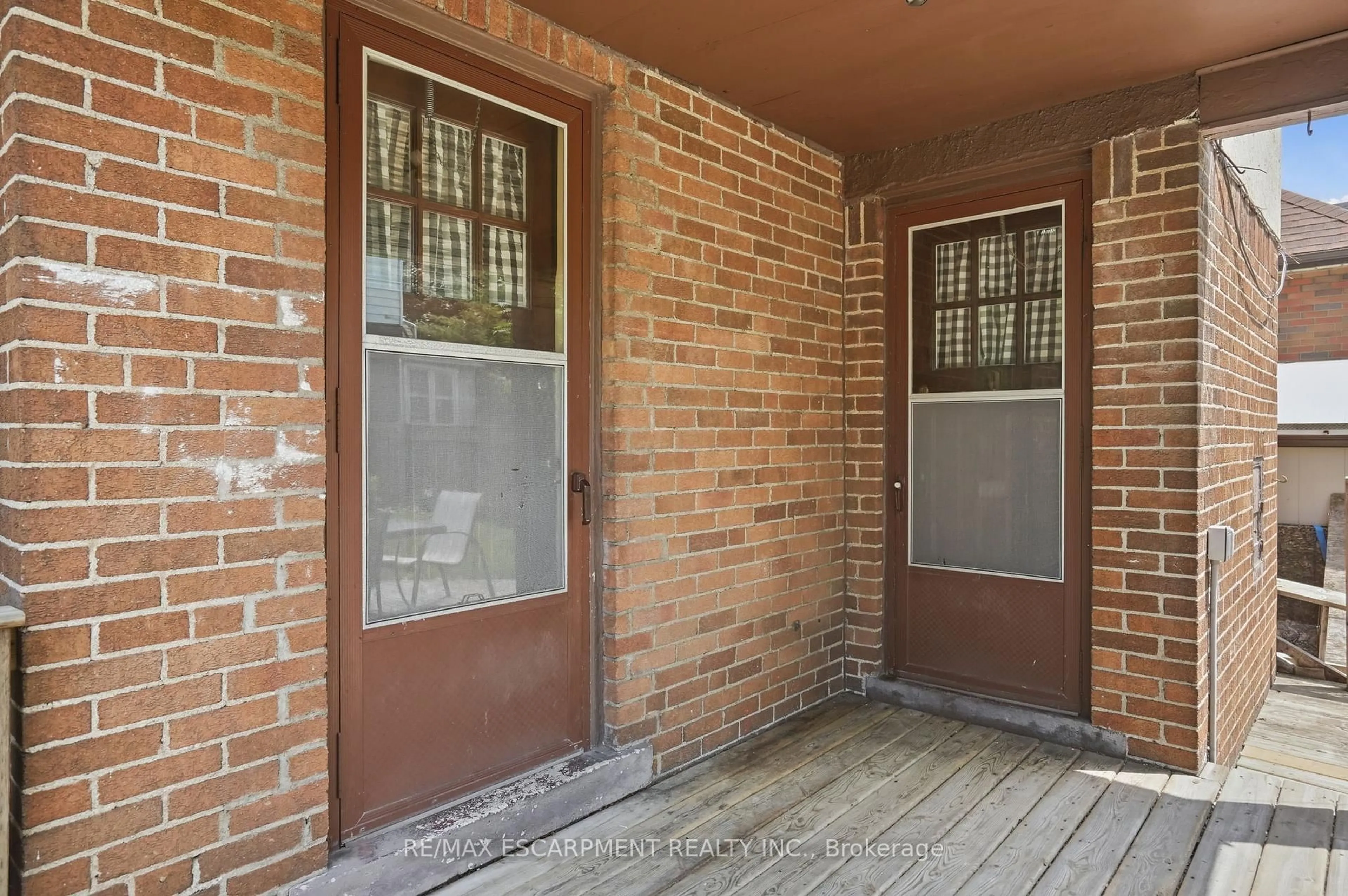 Unknown for 1642 King St, Hamilton Ontario L8K 1T9