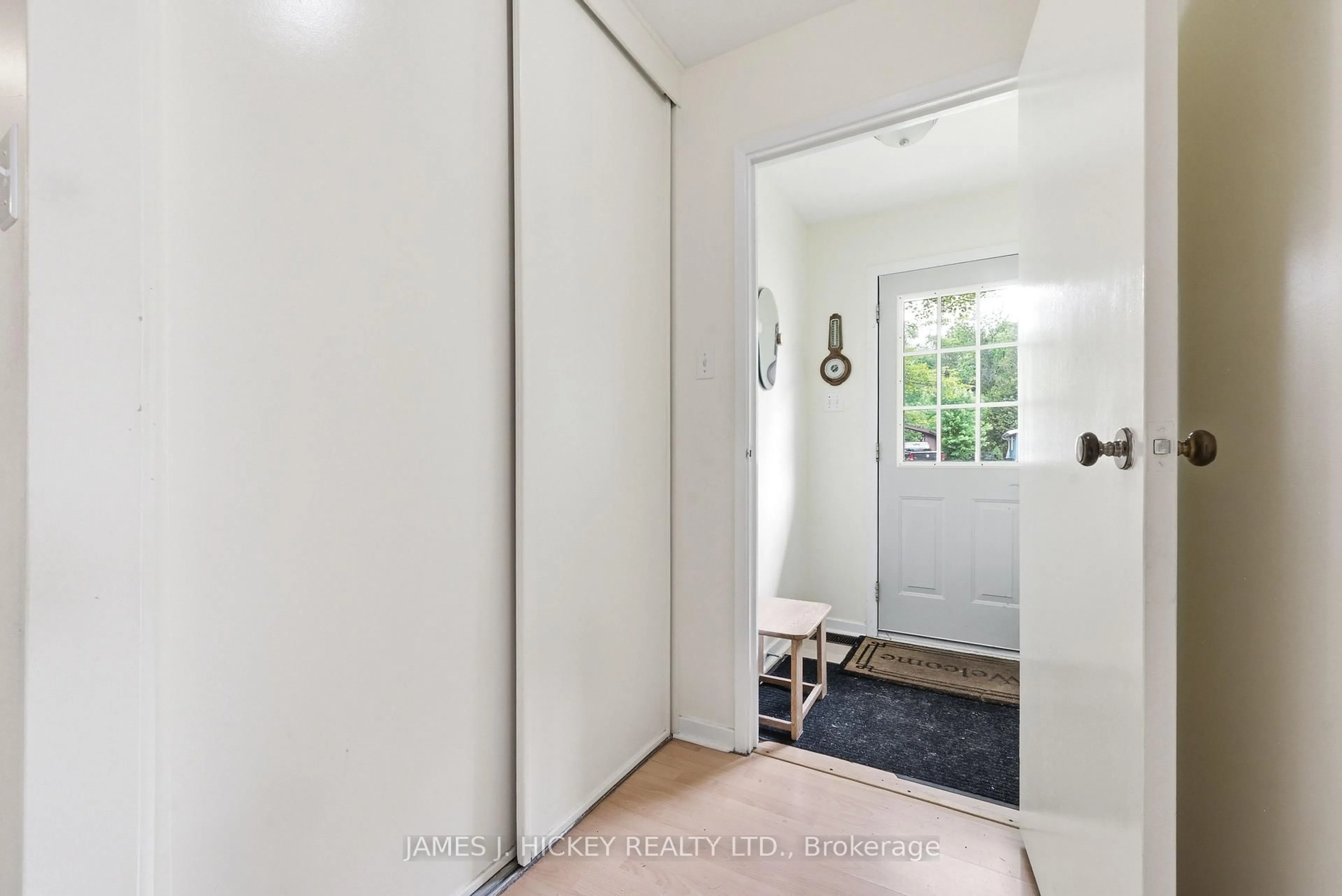 Indoor entryway for 80 Beach Ave, Deep River Ontario K0J 1P0