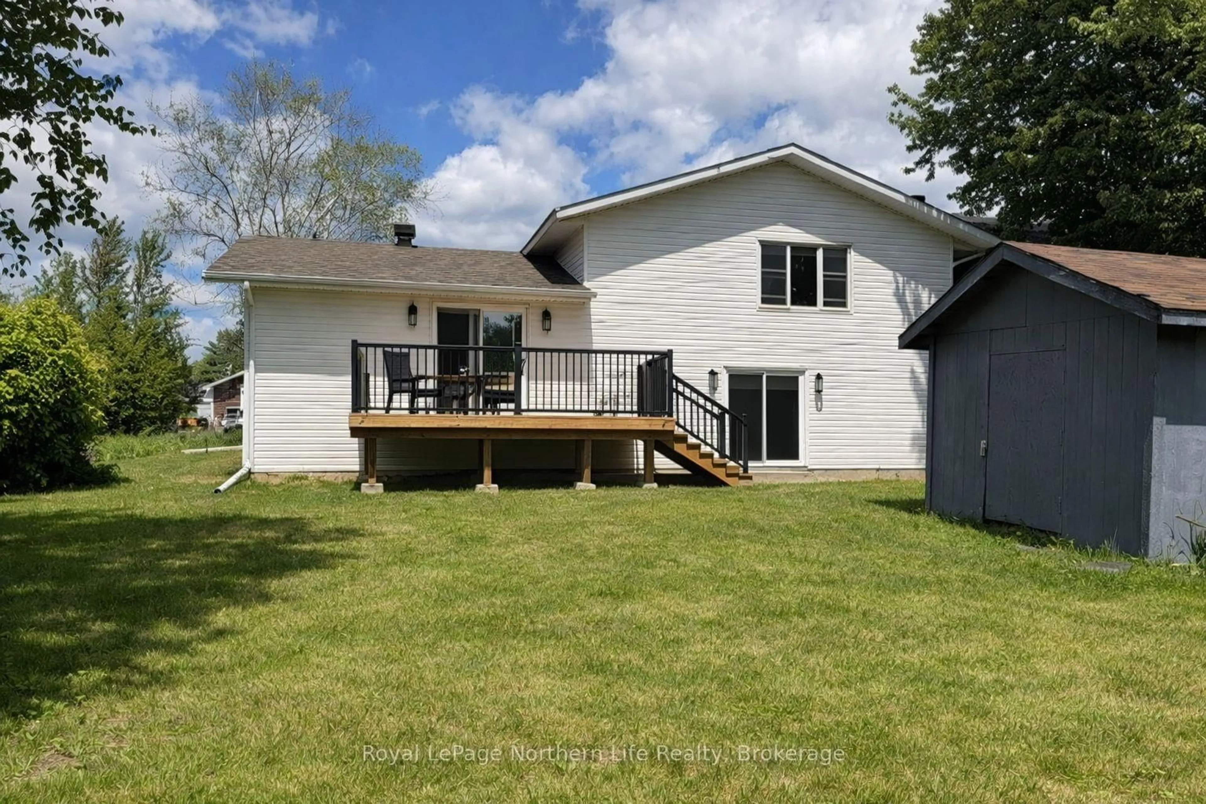 Home with vinyl exterior material, unknown for 226 Springer St, West Nipissing Ontario P2B 3B8