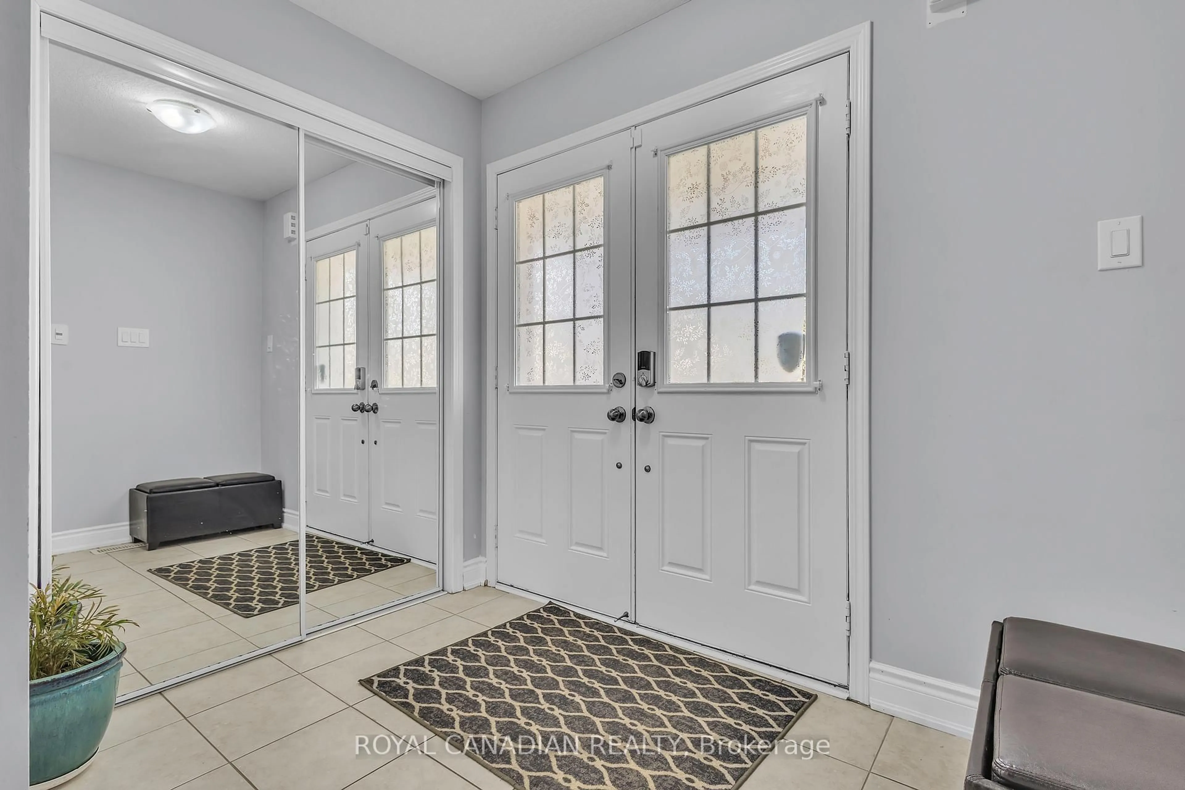 Indoor entryway for 28 Cheevers Rd, Brantford Ontario N3T 0K4