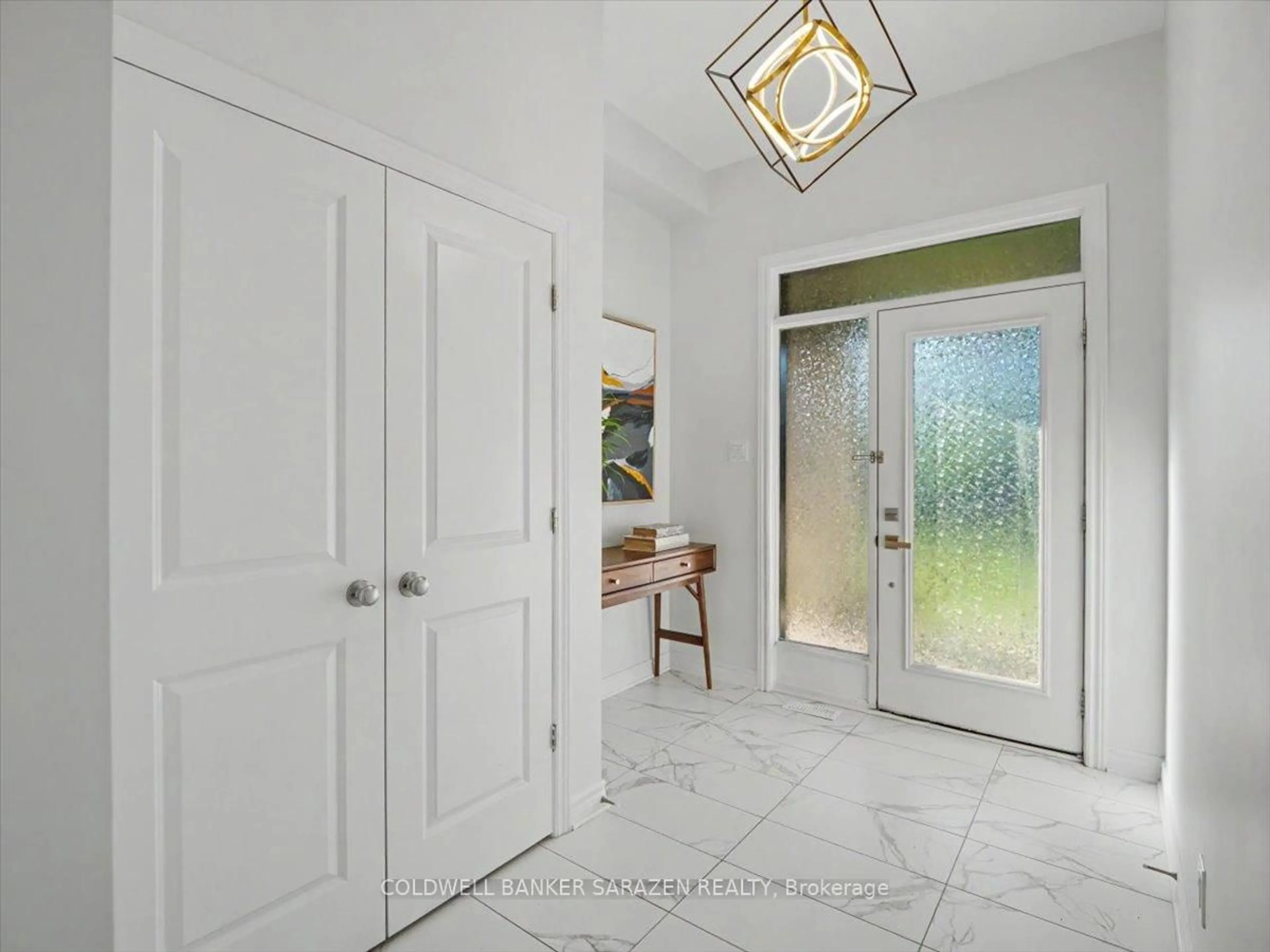 Indoor entryway for 322 Big Dipper St, Ottawa Ontario K4M 0J2
