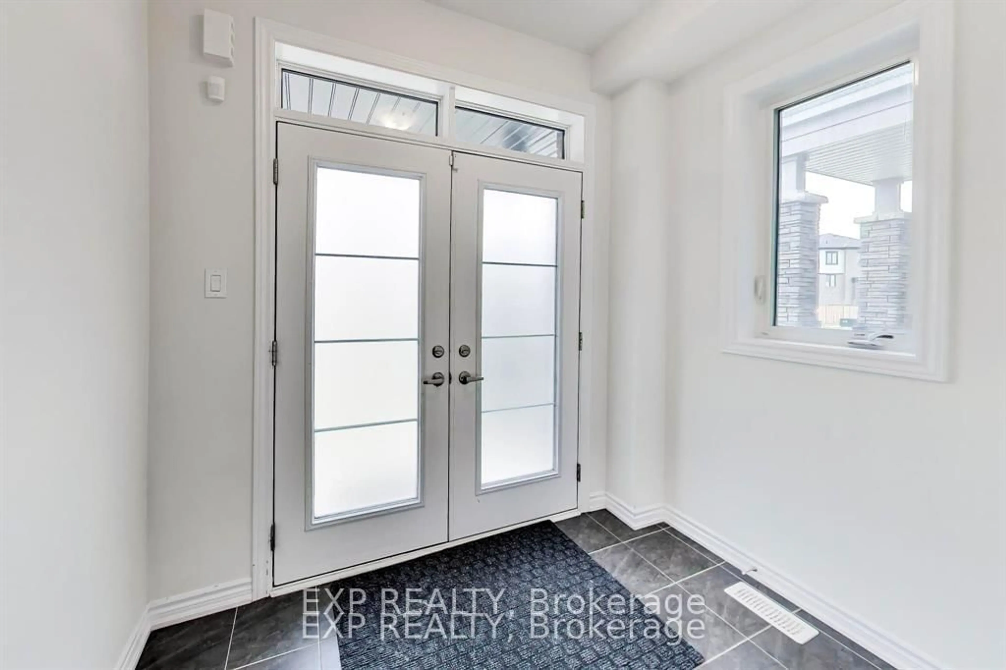 Indoor entryway for 60 Holder Dr, Brantford Ontario N3T 0W8