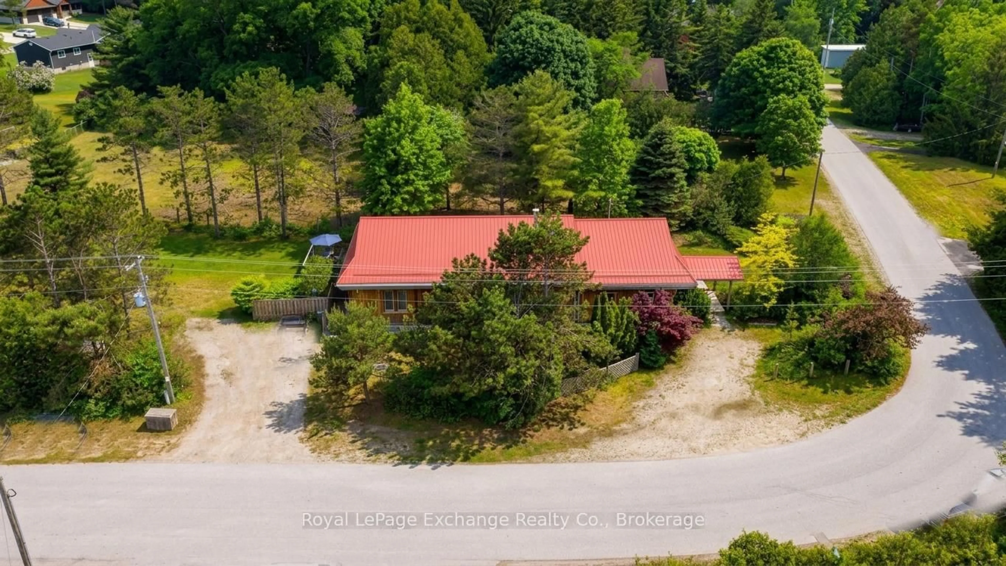 A pic from outside/outdoor area/front of a property/back of a property/a pic from drone, unknown for 141 Bell Dr, Huron-Kinloss Ontario N2Z 2X3