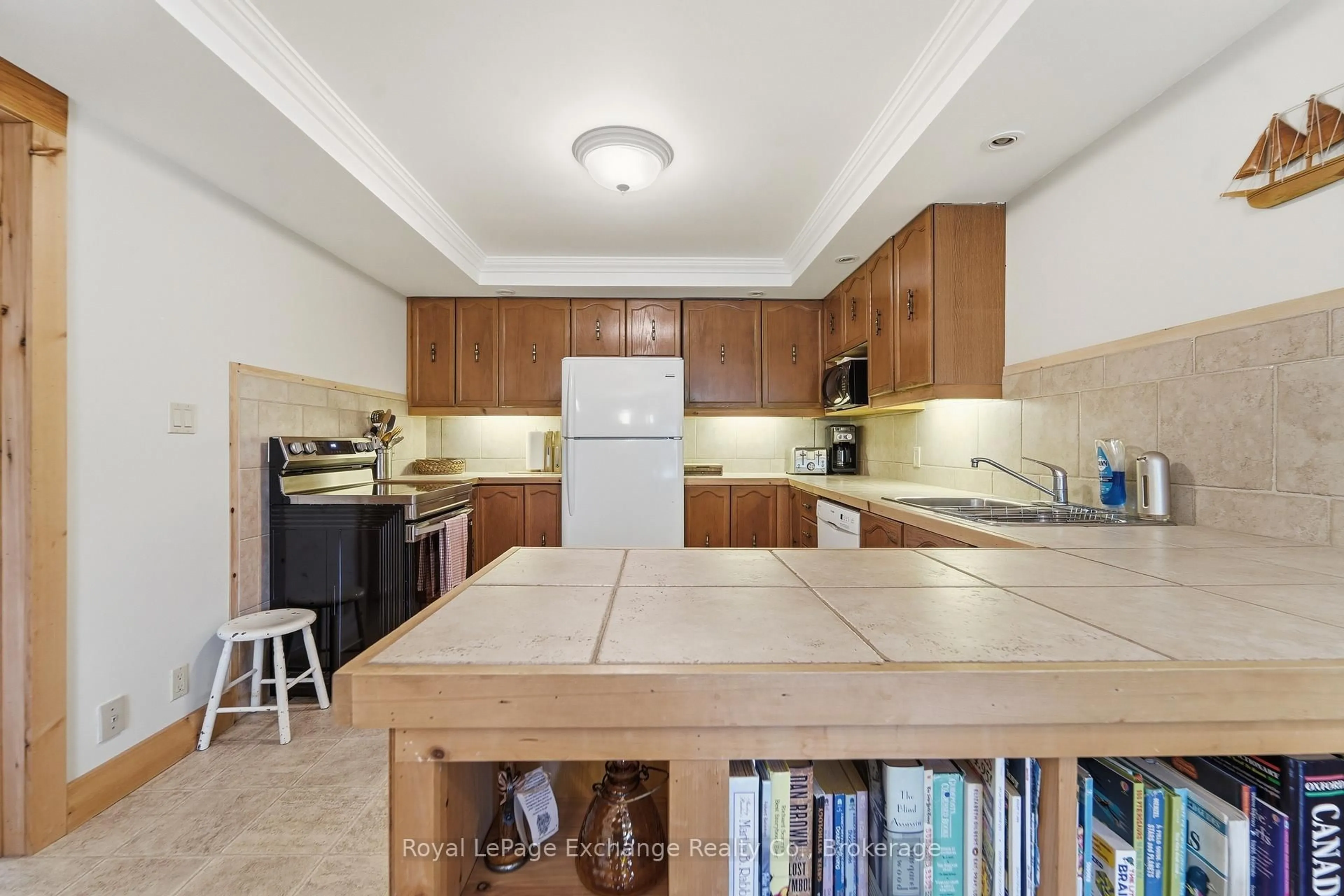 Open concept kitchen, unknown for 141 Bell Dr, Huron-Kinloss Ontario N2Z 2X3