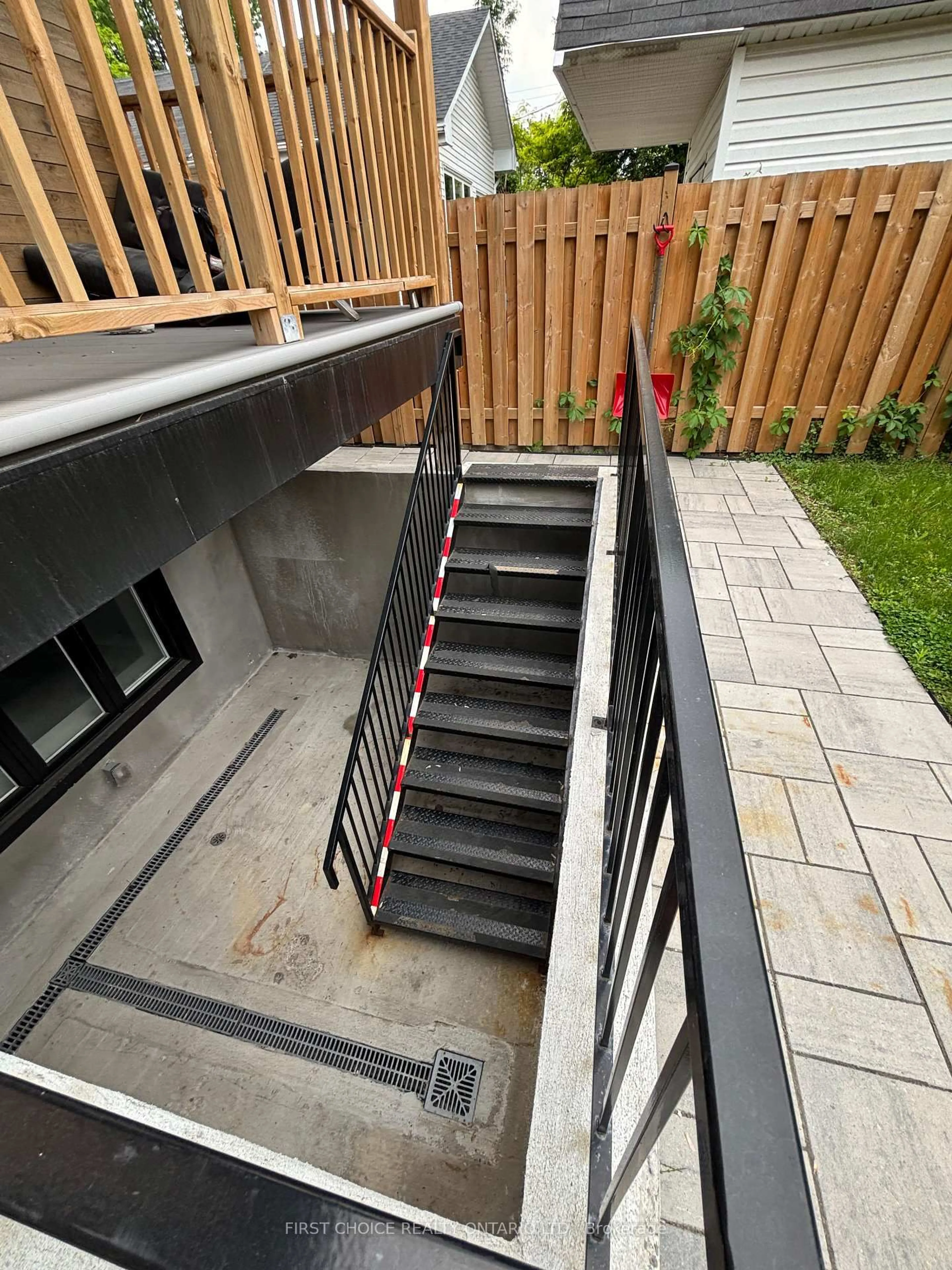 Stairs for 269 Queen Mary St, Ottawa Ontario K1K 1X1