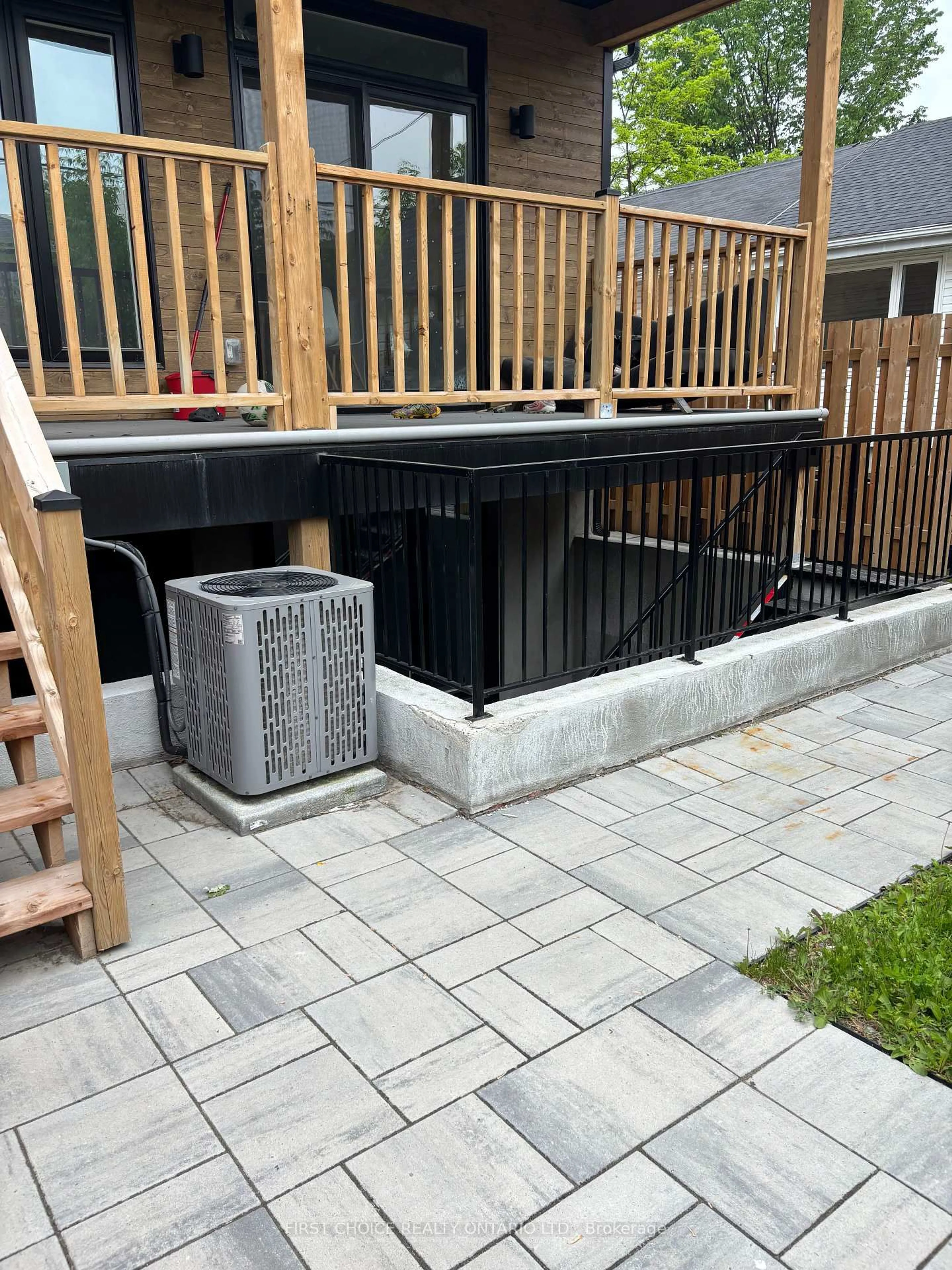 Patio, street for 269 Queen Mary St, Ottawa Ontario K1K 1X1