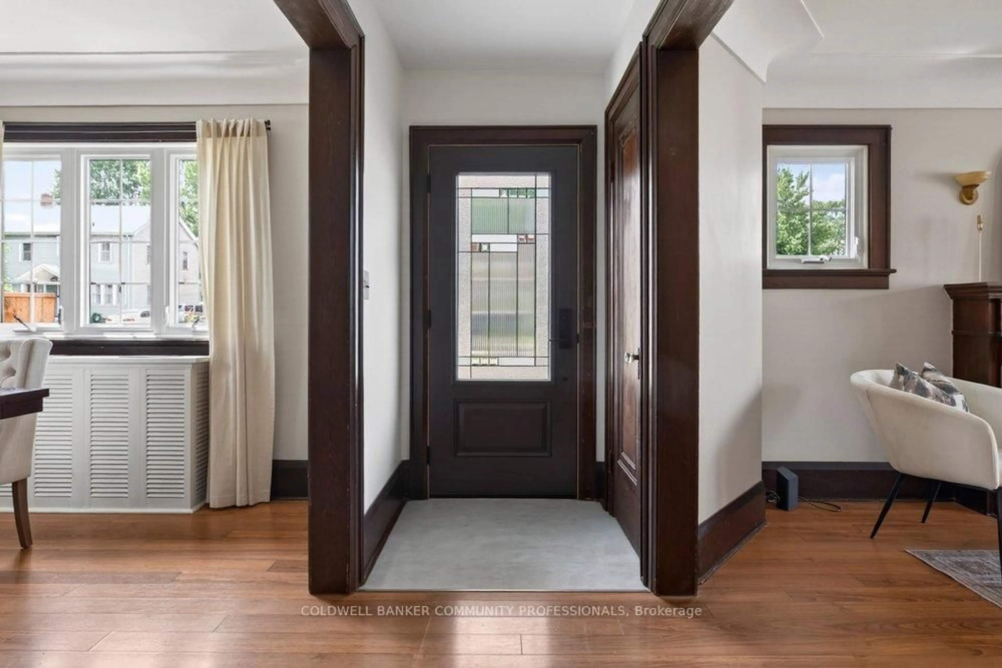 Indoor entryway for 403 Broad St, Haldimand Ontario N1A 1G6
