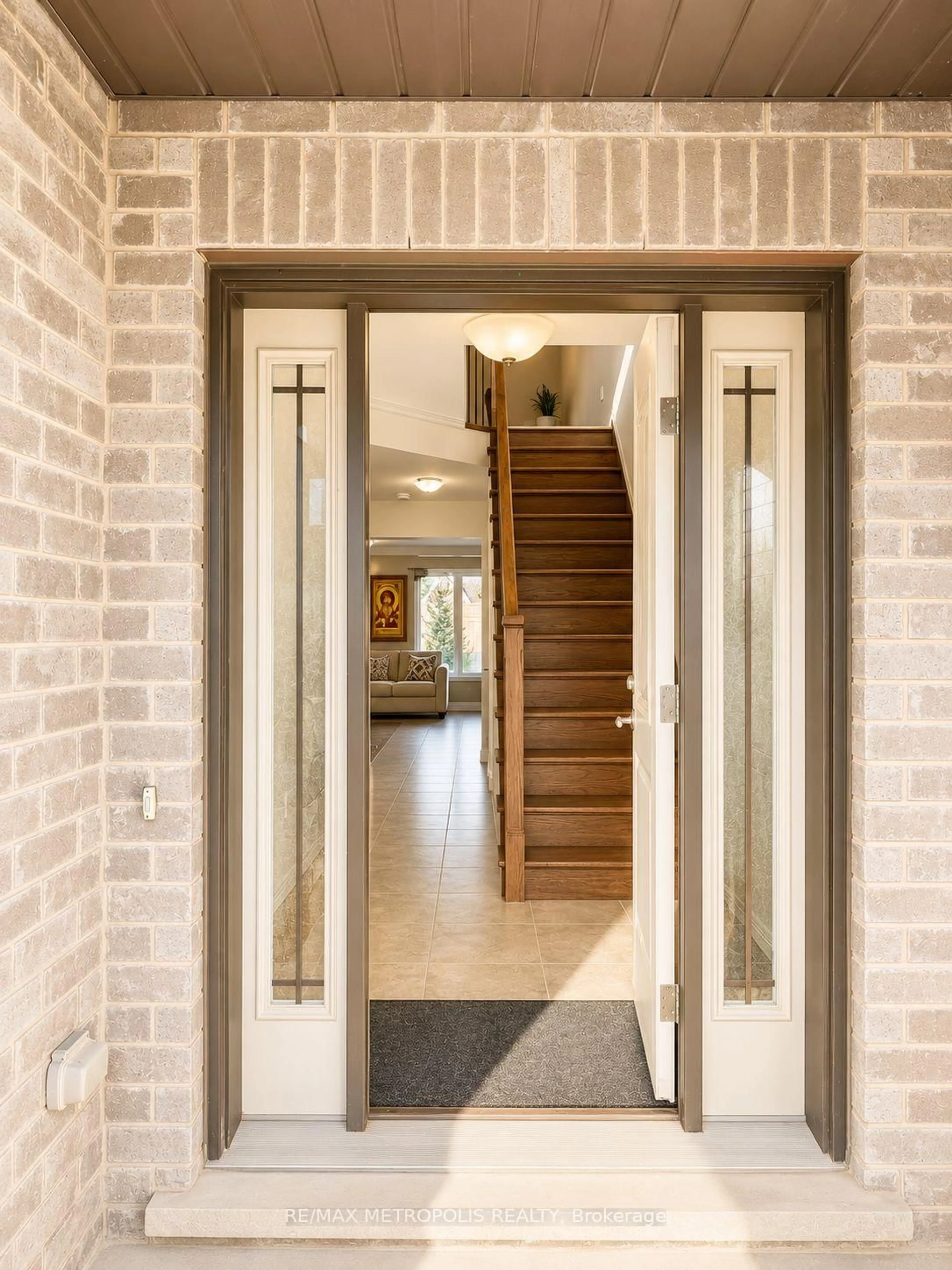 Indoor entryway for 20 Lawson St #14, East Luther Grand Valley Ontario L9W 7P1