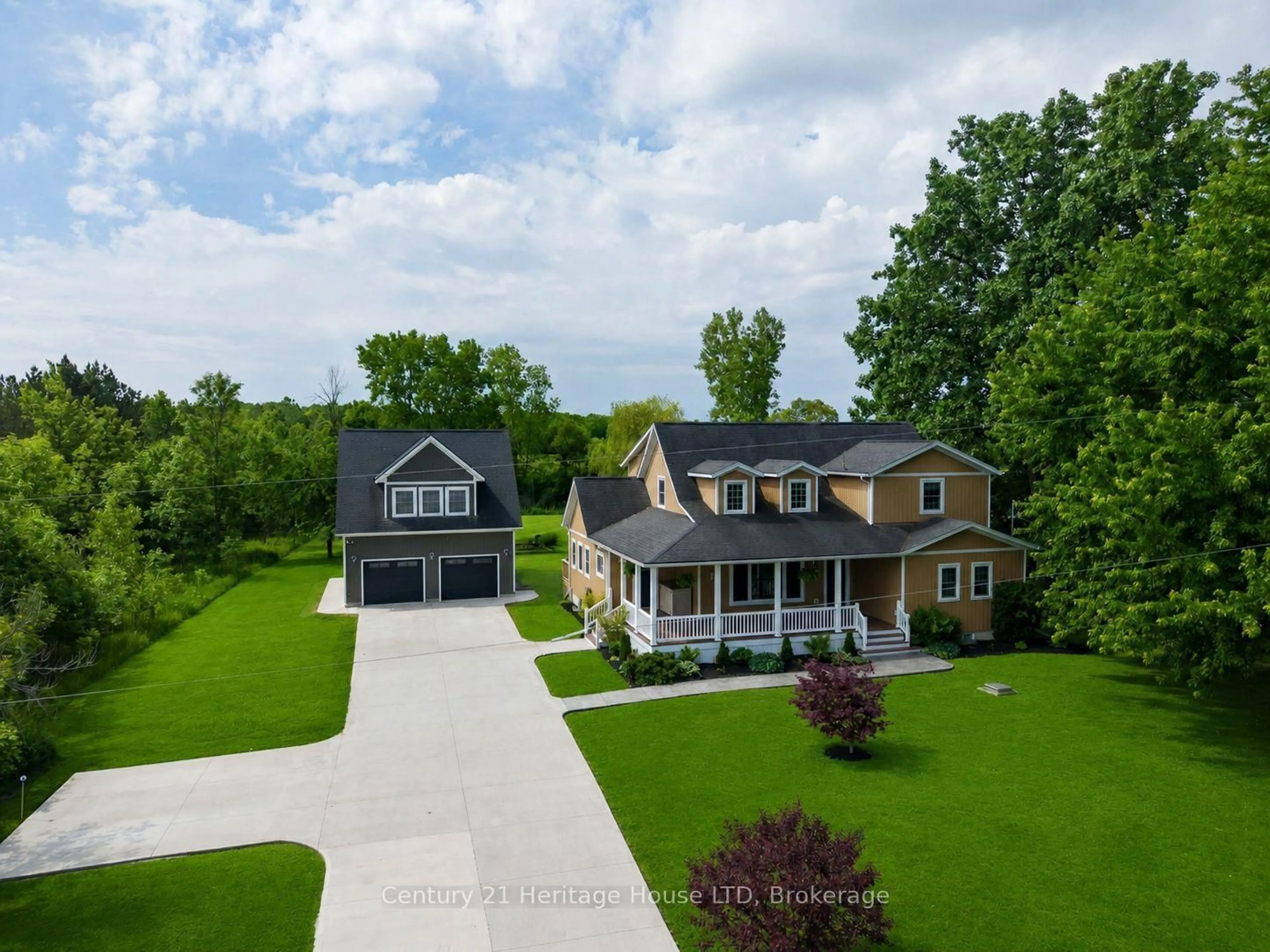 A pic from outside/outdoor area/front of a property/back of a property/a pic from drone, unknown for 364 Sumbler Rd, Pelham Ontario L3B 5N8