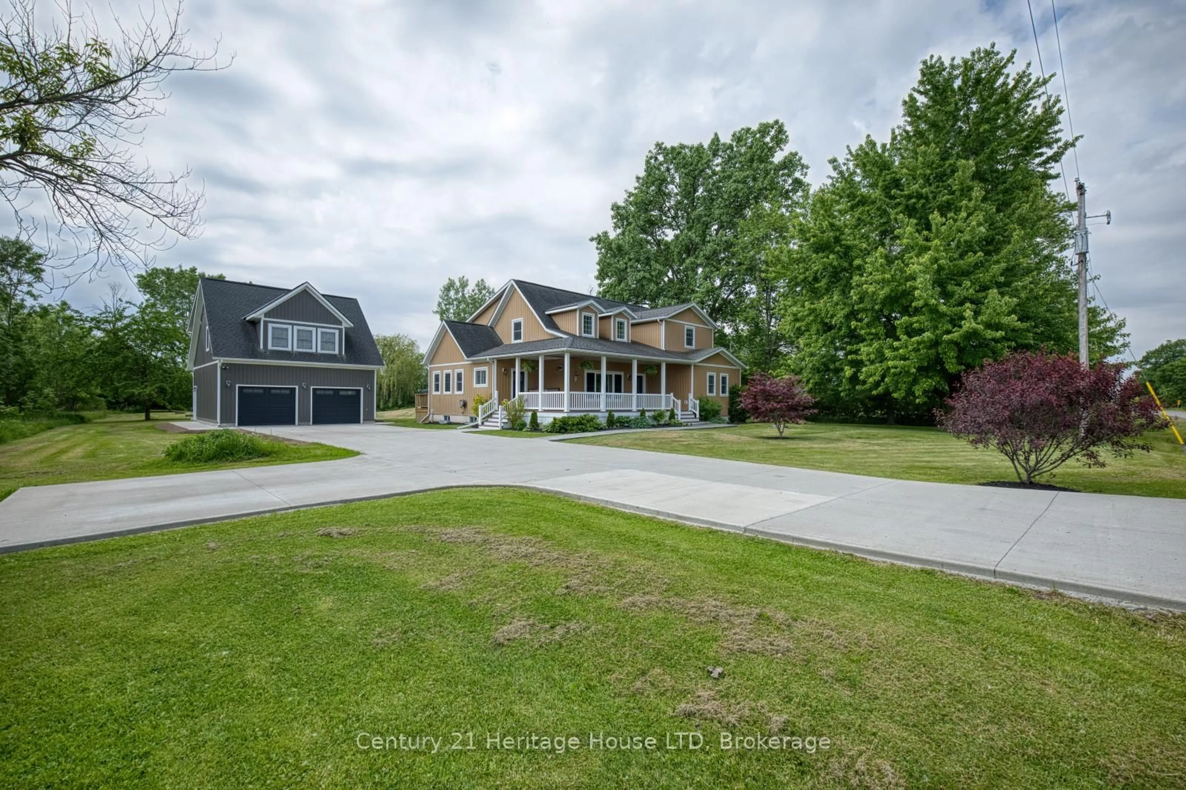 A pic from outside/outdoor area/front of a property/back of a property/a pic from drone, unknown for 364 Sumbler Rd, Pelham Ontario L3B 5N8