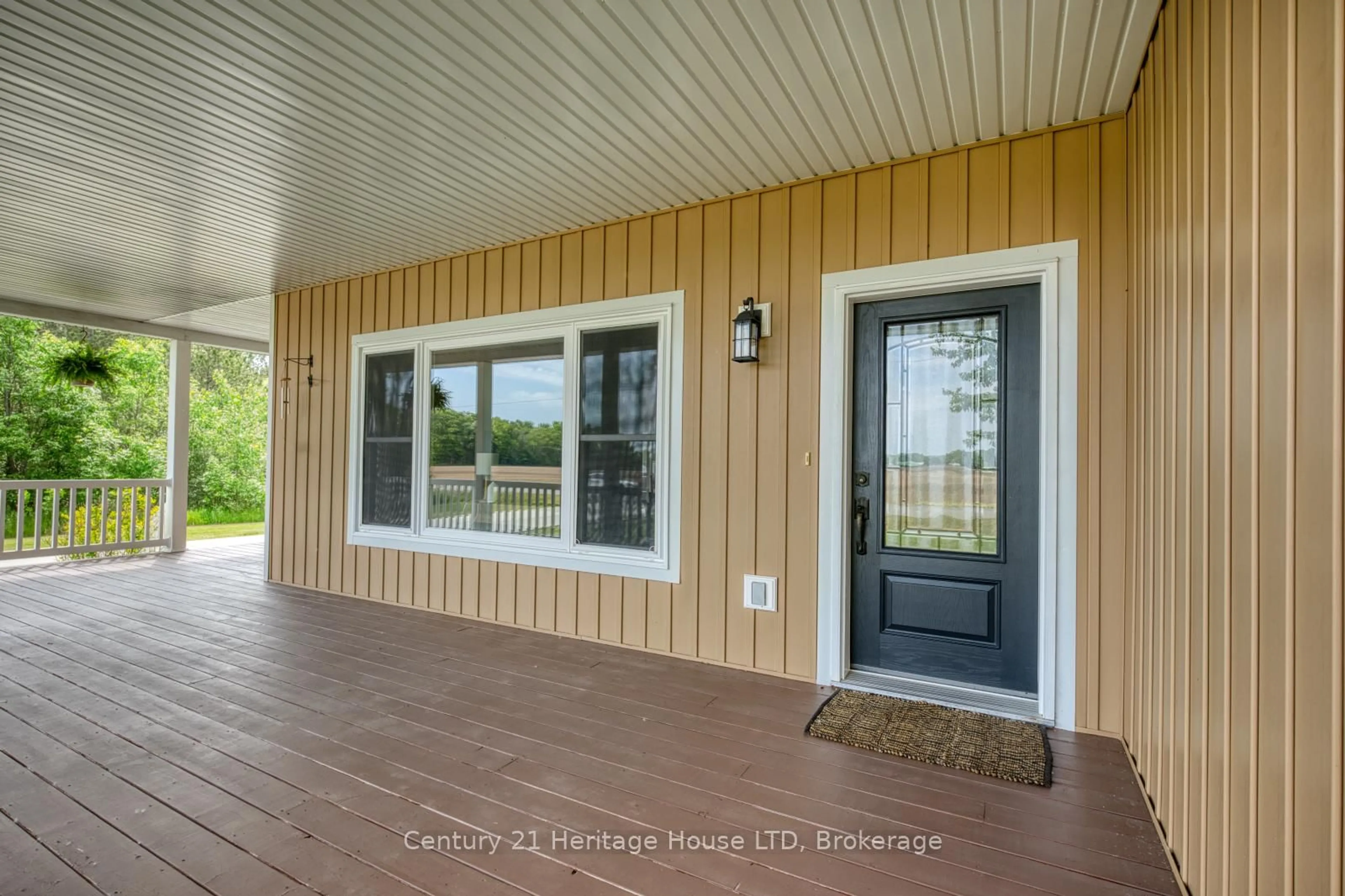 Indoor entryway for 364 Sumbler Rd, Pelham Ontario L3B 5N8