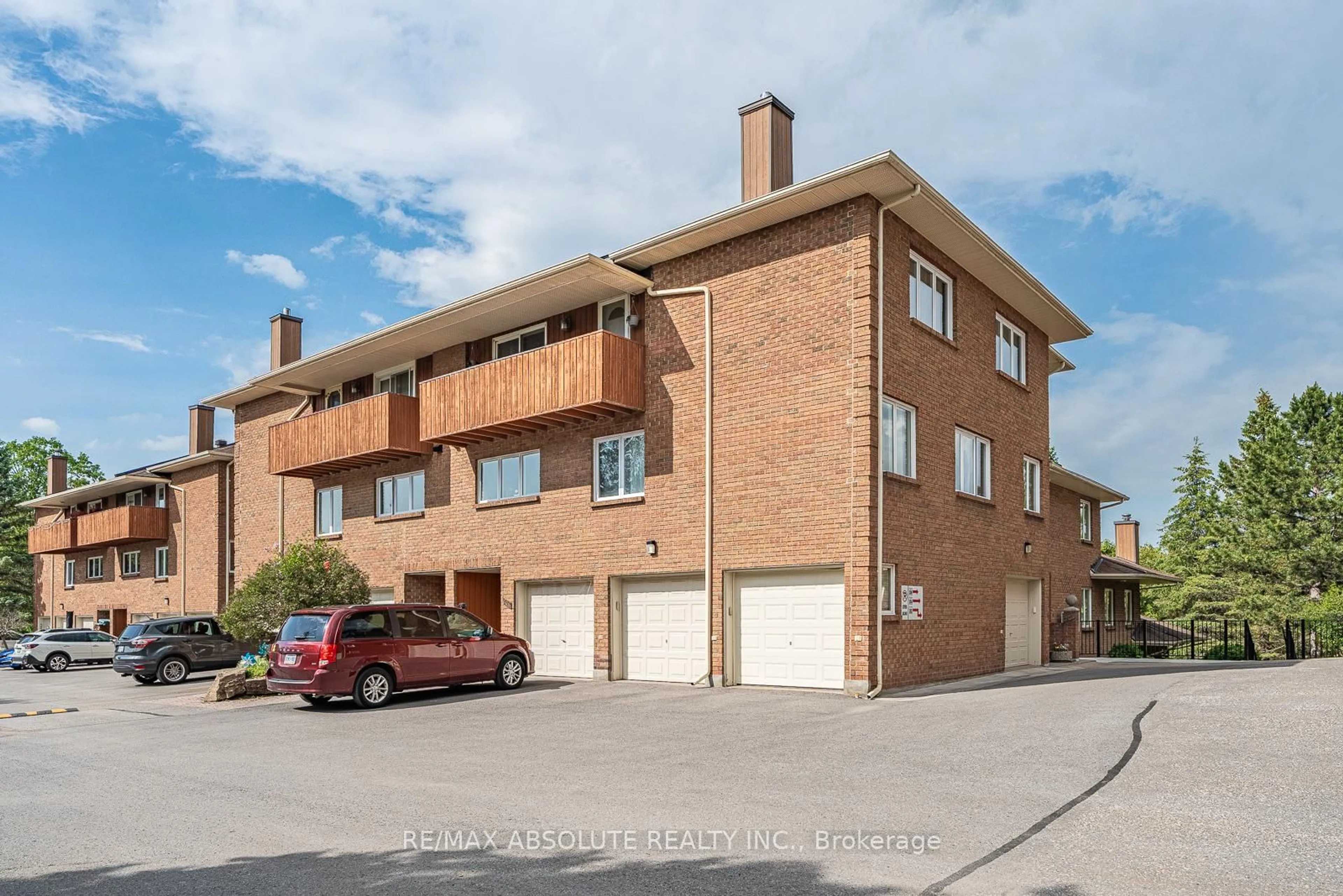 Unknown for 206 Stratas Crt, Ottawa Ontario K2L 3K5