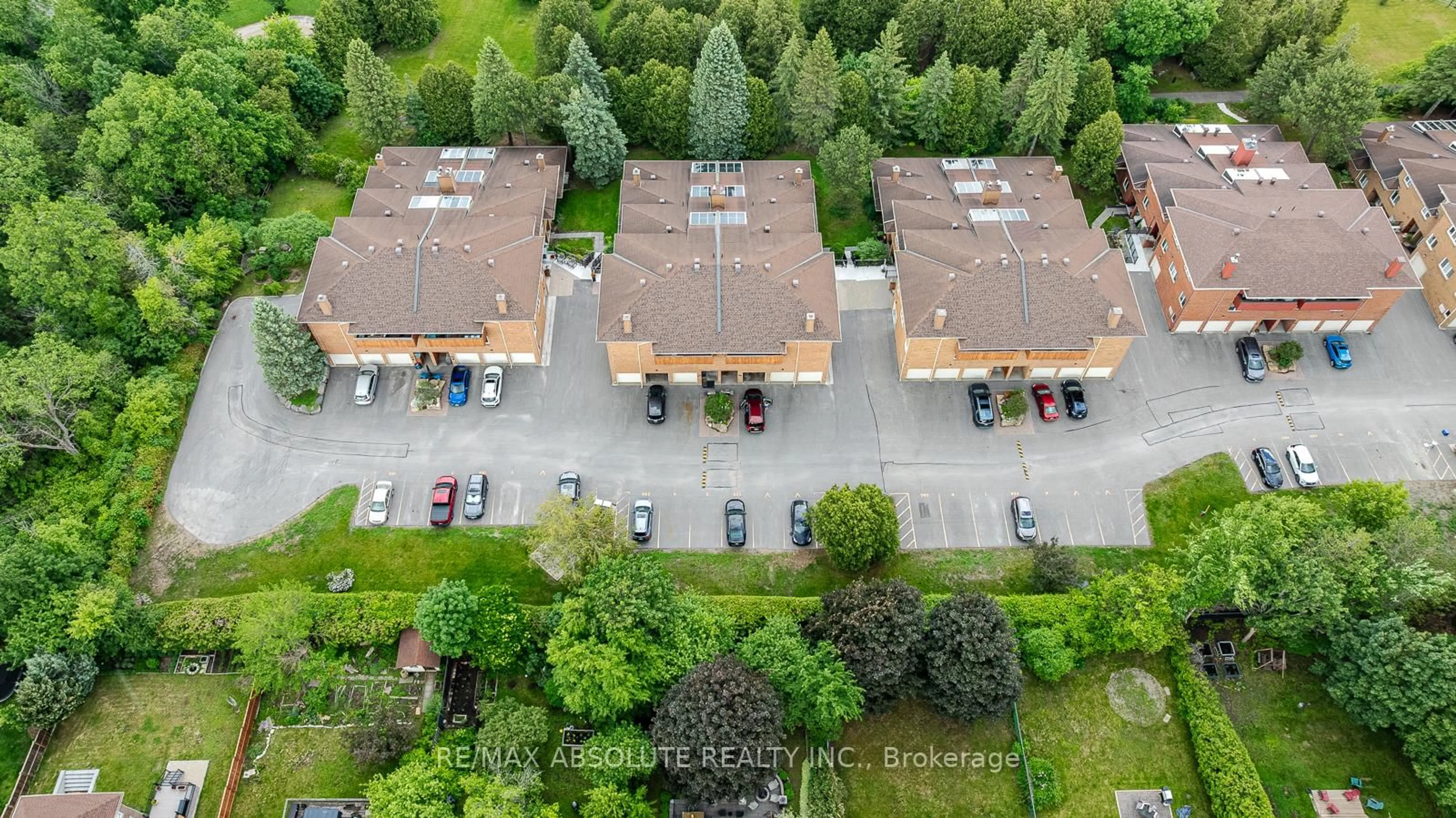 A pic from outside/outdoor area/front of a property/back of a property/a pic from drone, street for 206 Stratas Crt, Ottawa Ontario K2L 3K5