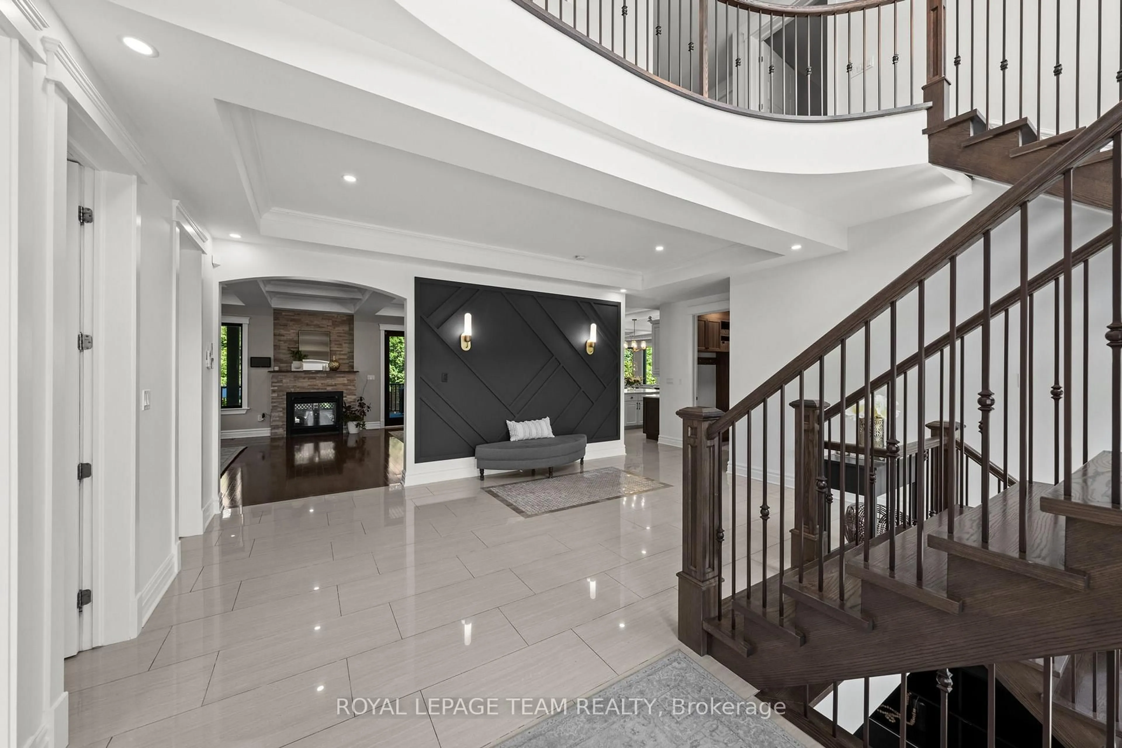 Indoor foyer for 17 Argue Dr, Ottawa Ontario K2E 6S2
