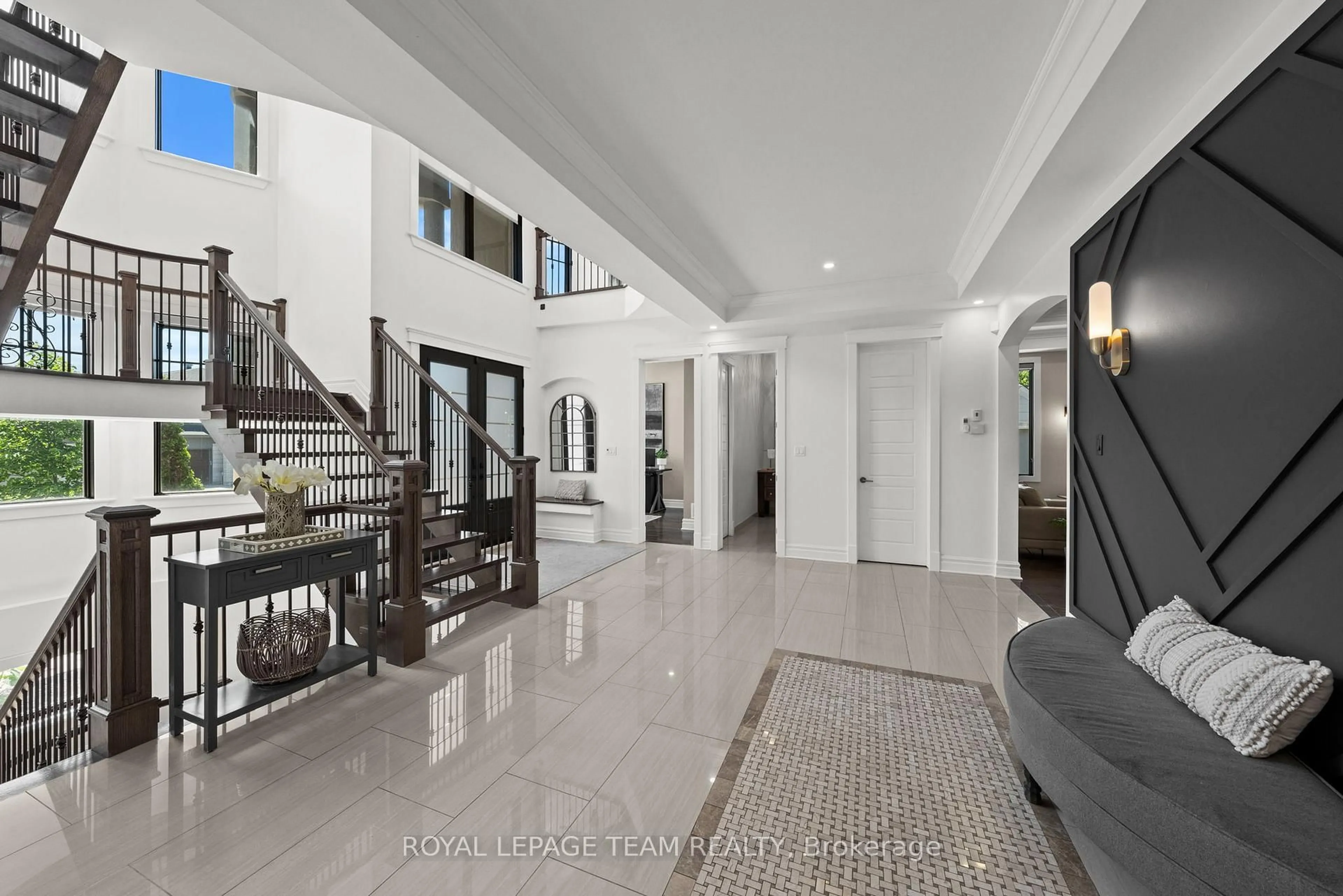 Indoor foyer for 17 Argue Dr, Ottawa Ontario K2E 6S2
