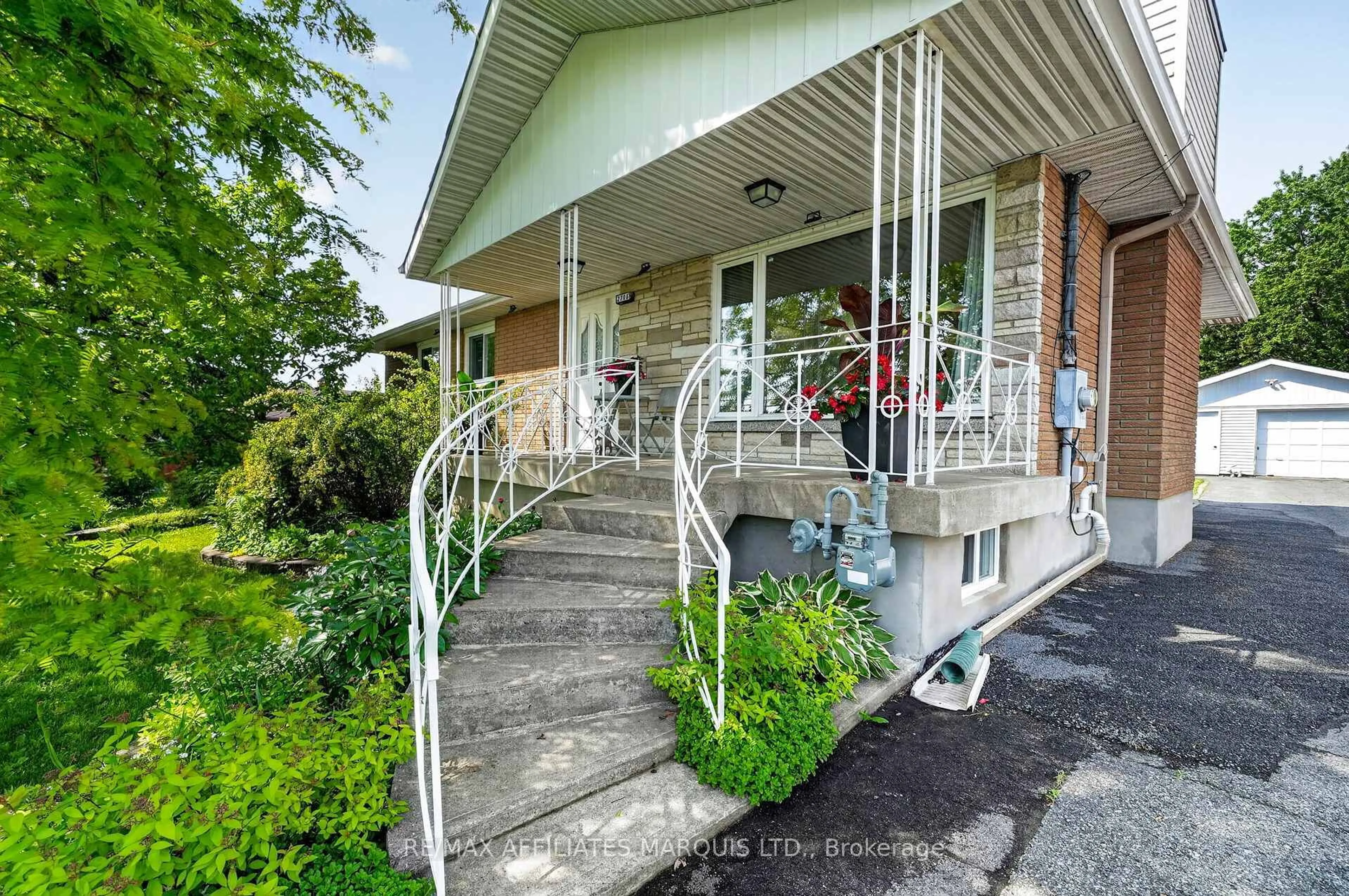 Unknown for 2706 Ross Ave, Cornwall Ontario K6K 1E5