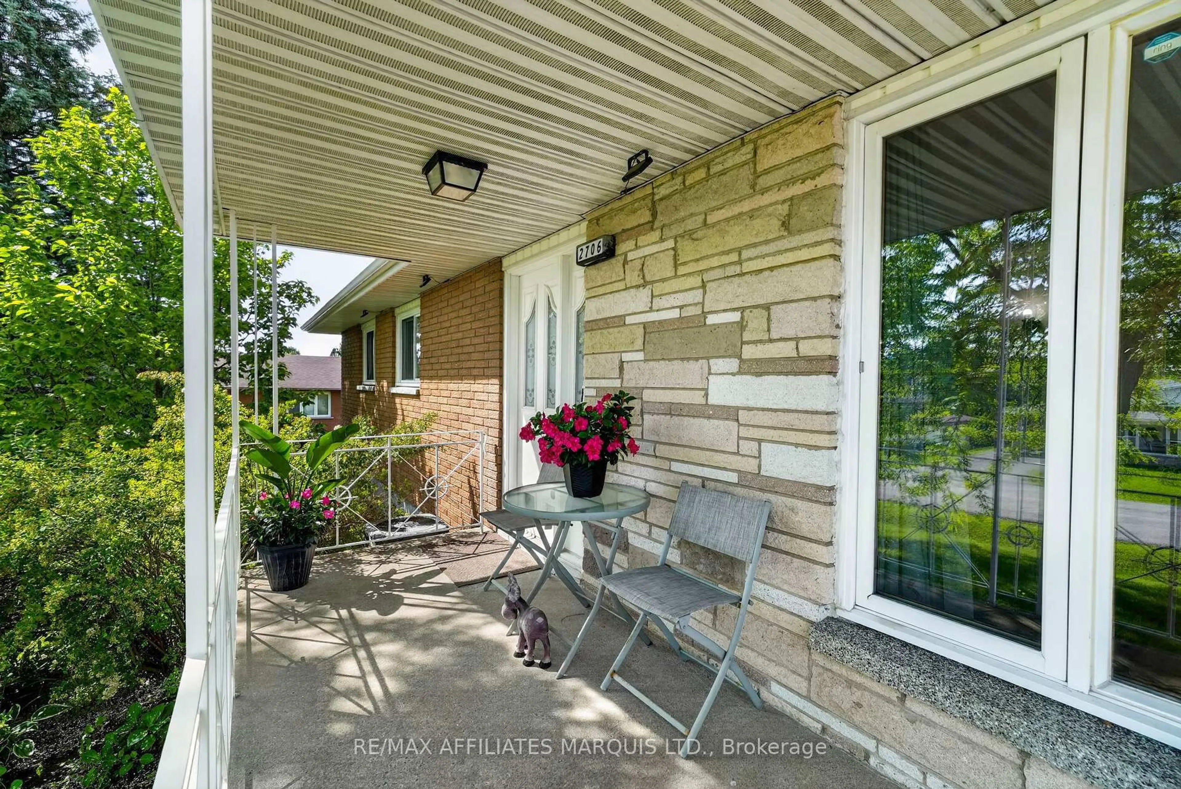 Patio, street for 2706 Ross Ave, Cornwall Ontario K6K 1E5