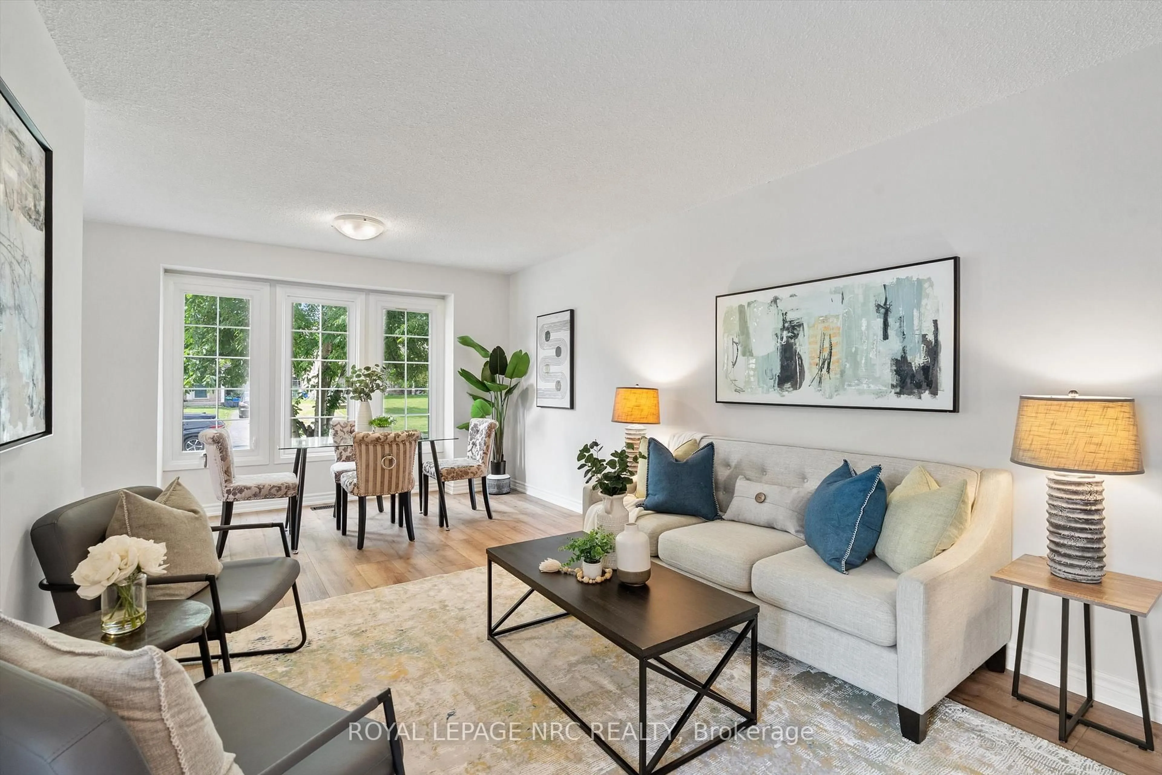 Living room with furniture, unknown for 11 Dianne Dr, St. Catharines Ontario L2P 3R7