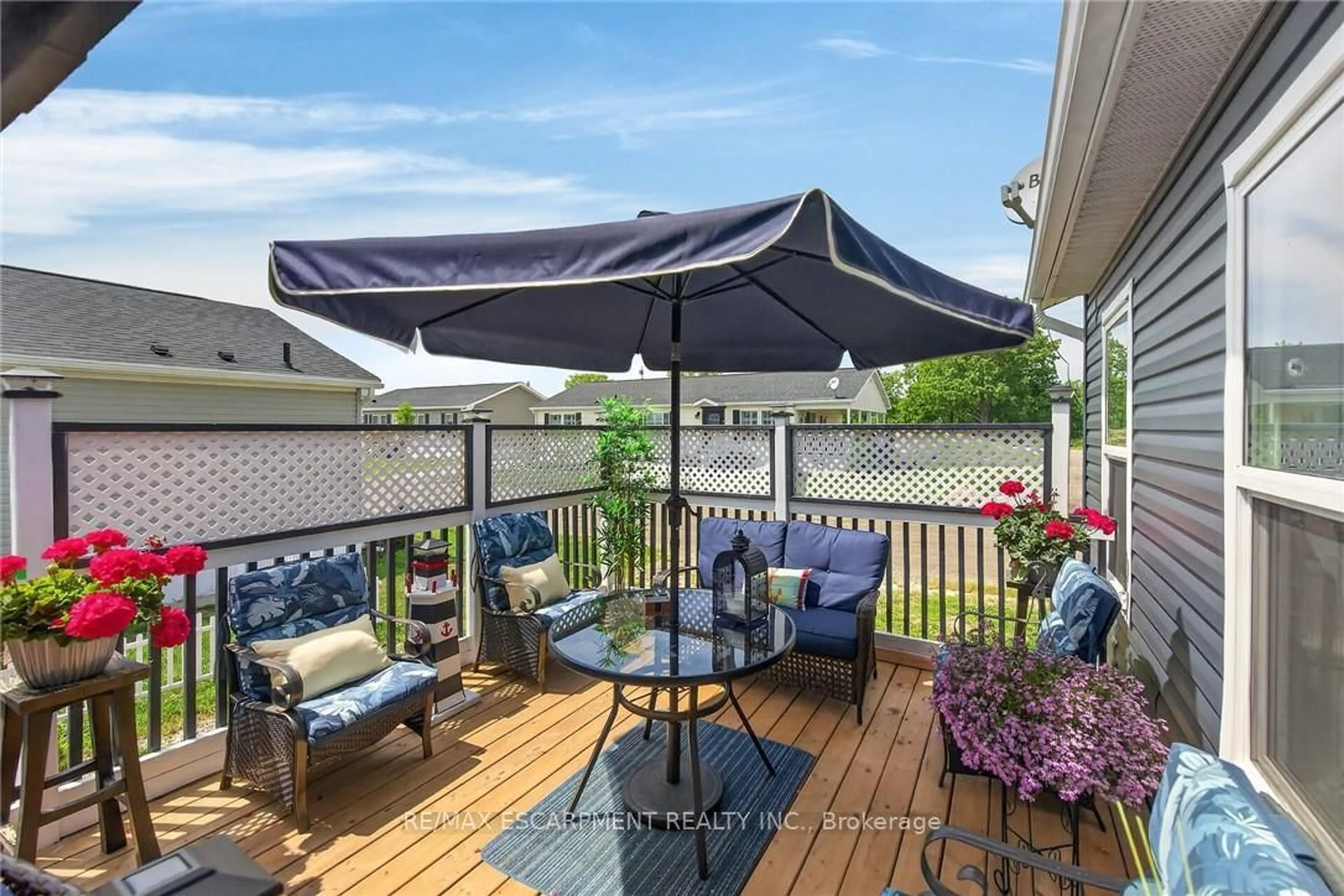 Patio, street for 29 Hickory Hllw, Haldimand Ontario N0A 1P0