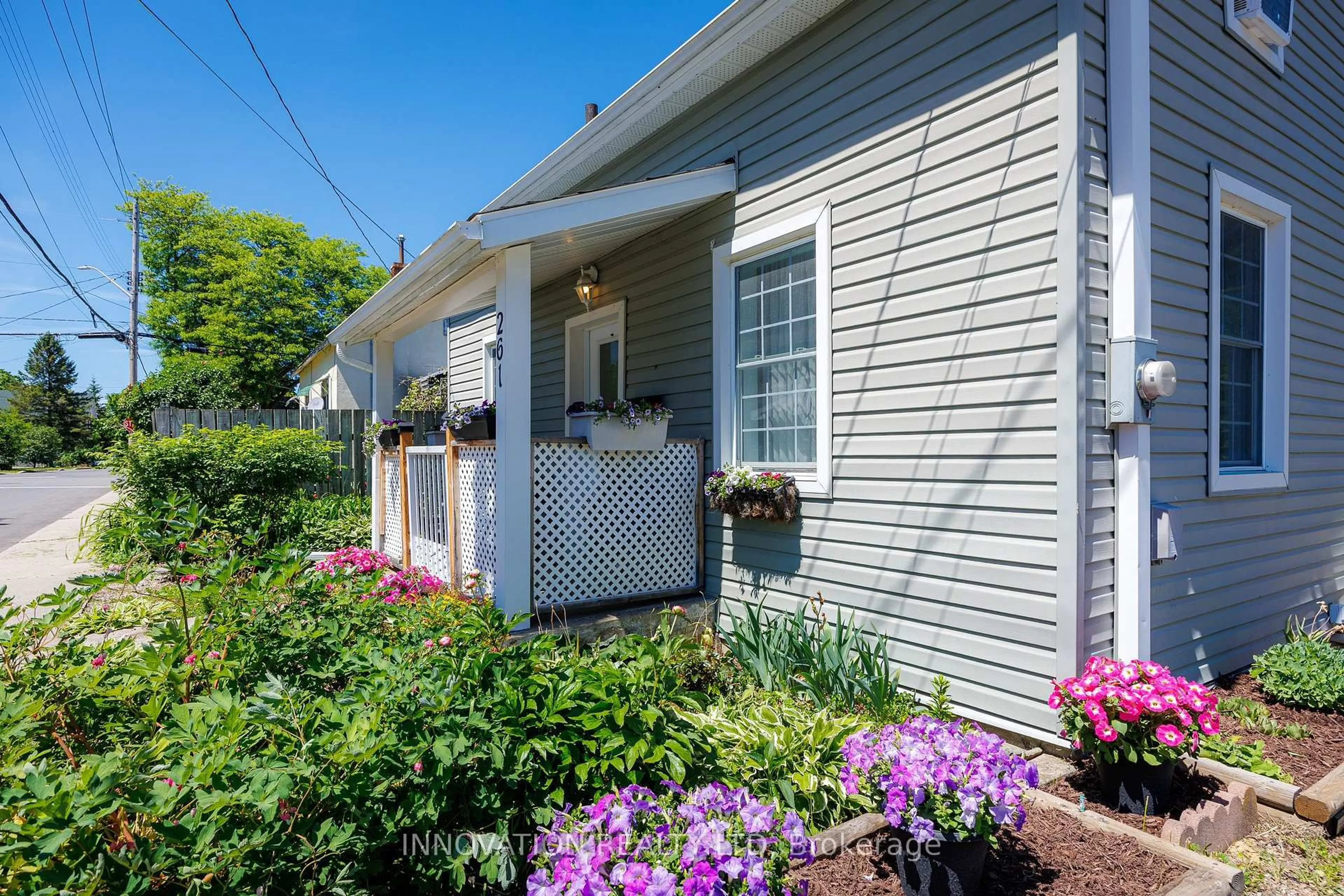 Patio, street for 261 St-Paul St, Perth Ontario K7C 3C7