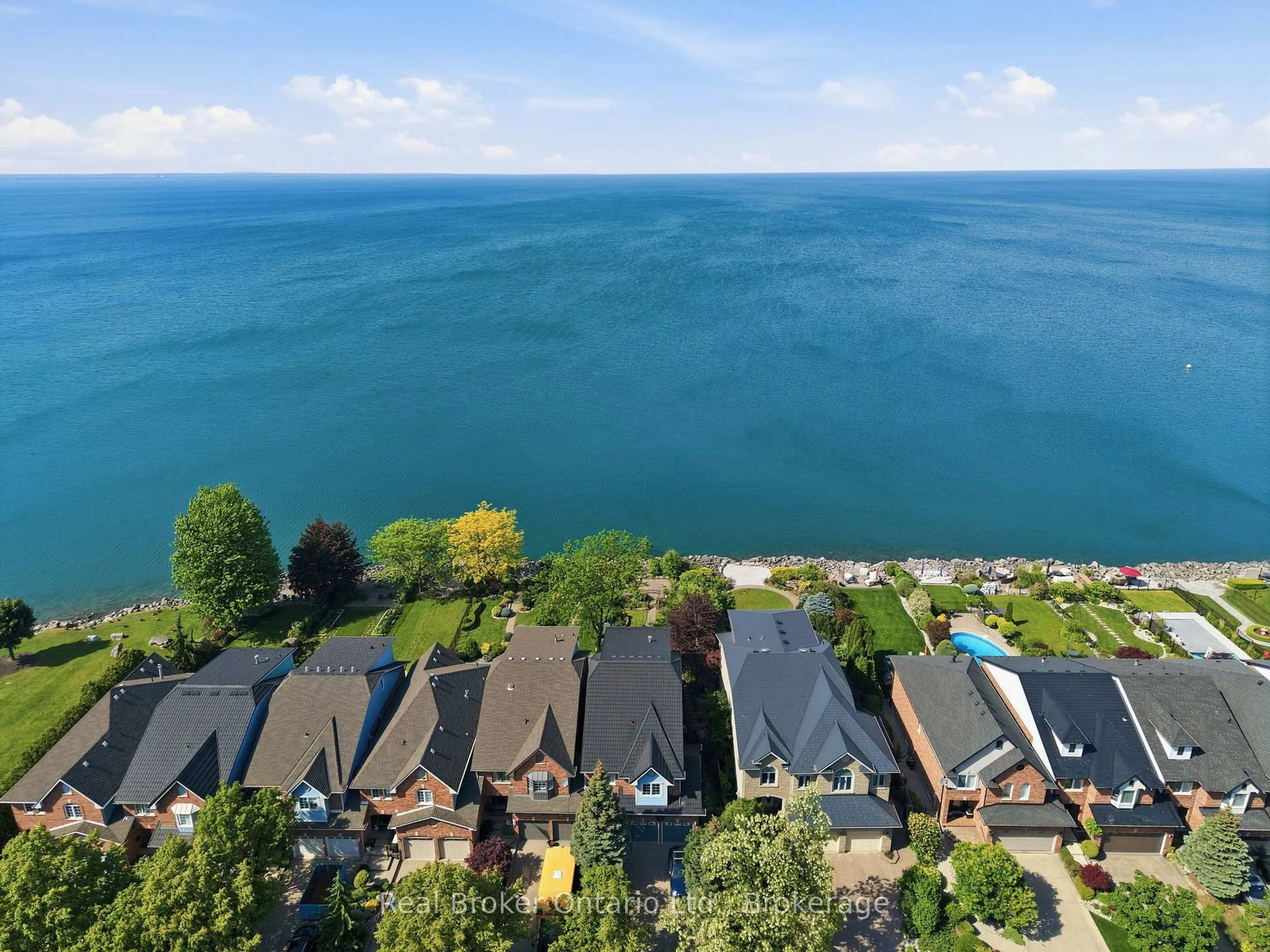 A pic from outside/outdoor area/front of a property/back of a property/a pic from drone, water/lake/river/ocean view for 23 Edgewater Dr, Hamilton Ontario L8E 4Z2