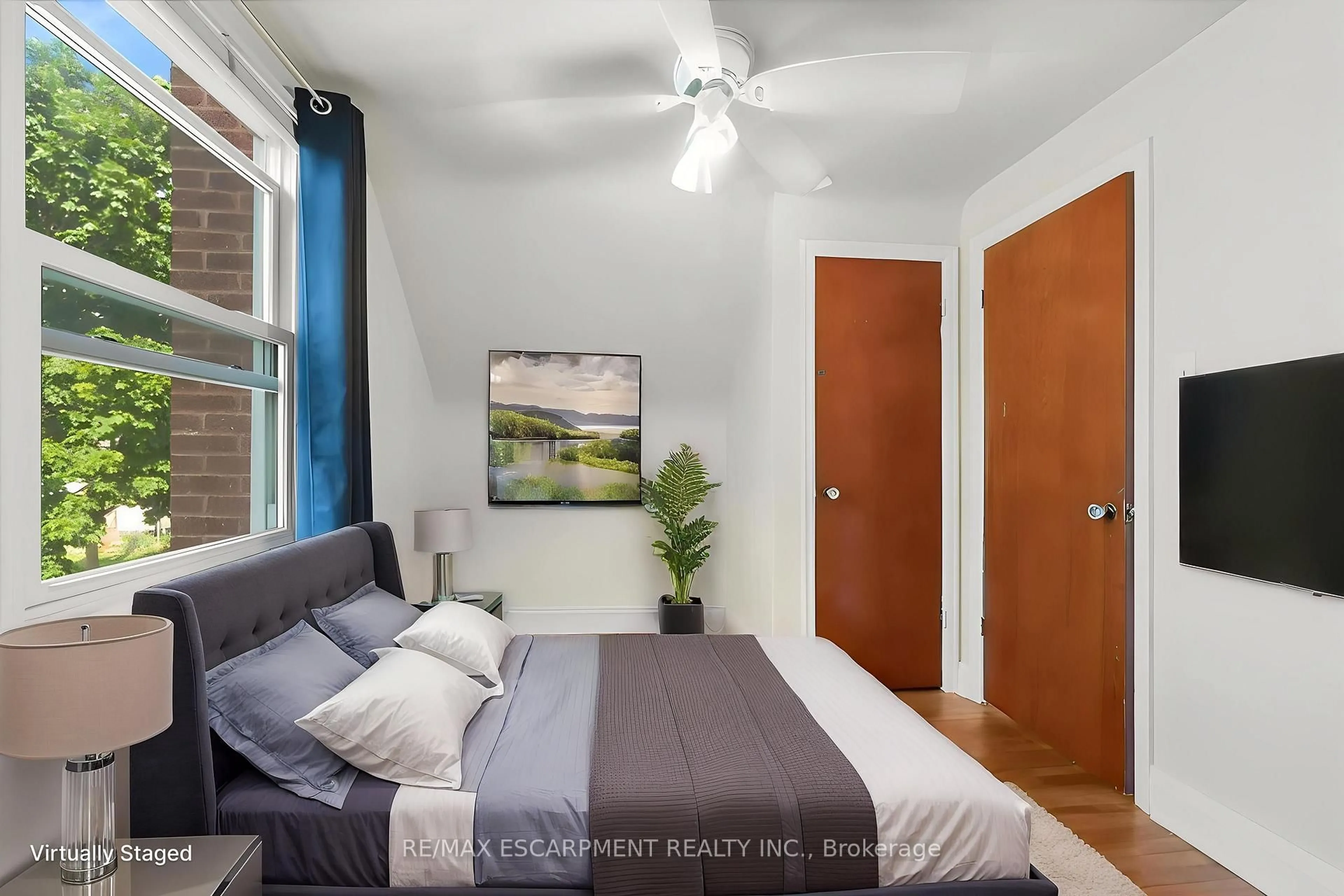 Bedroom with bed, unknown for 128 East 39th St, Hamilton Ontario L8V 4H3