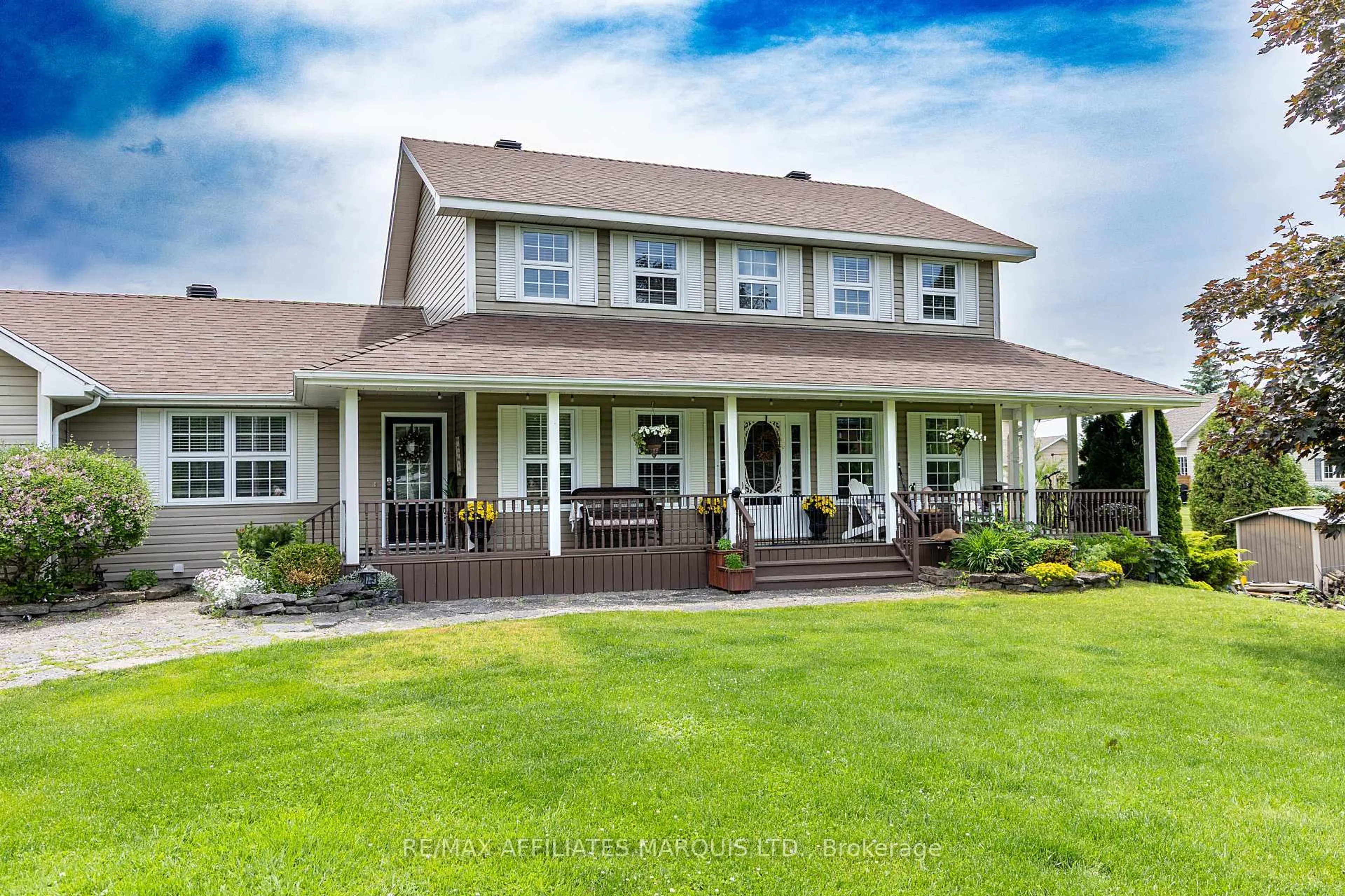 Home with vinyl exterior material, unknown for 12118 Lakeshore Dr, South Dundas Ontario K0C 1X0