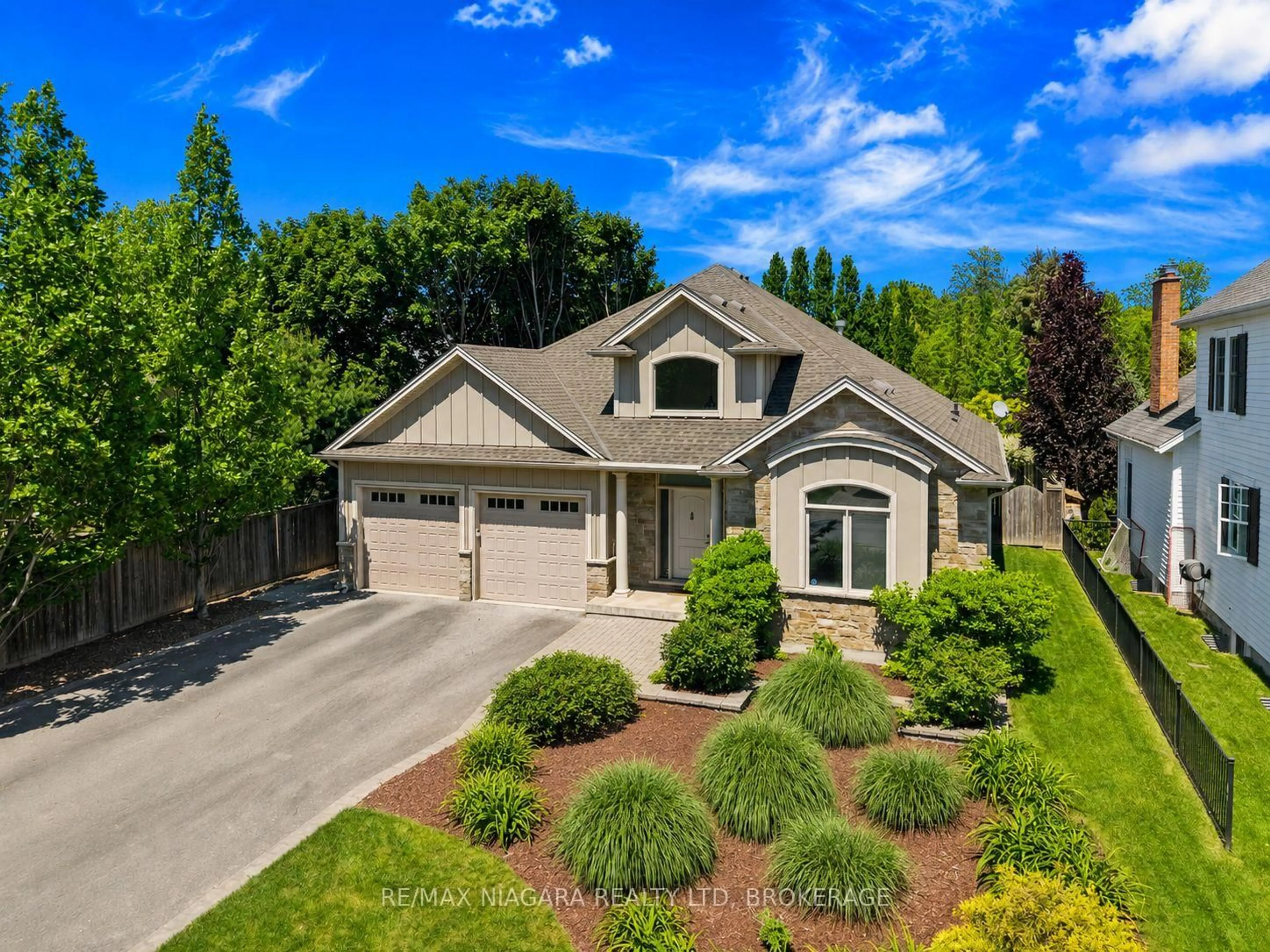 A pic from outside/outdoor area/front of a property/back of a property/a pic from drone, street for 8 CAMPBELL St, Niagara-on-the-Lake Ontario L0S 1J0